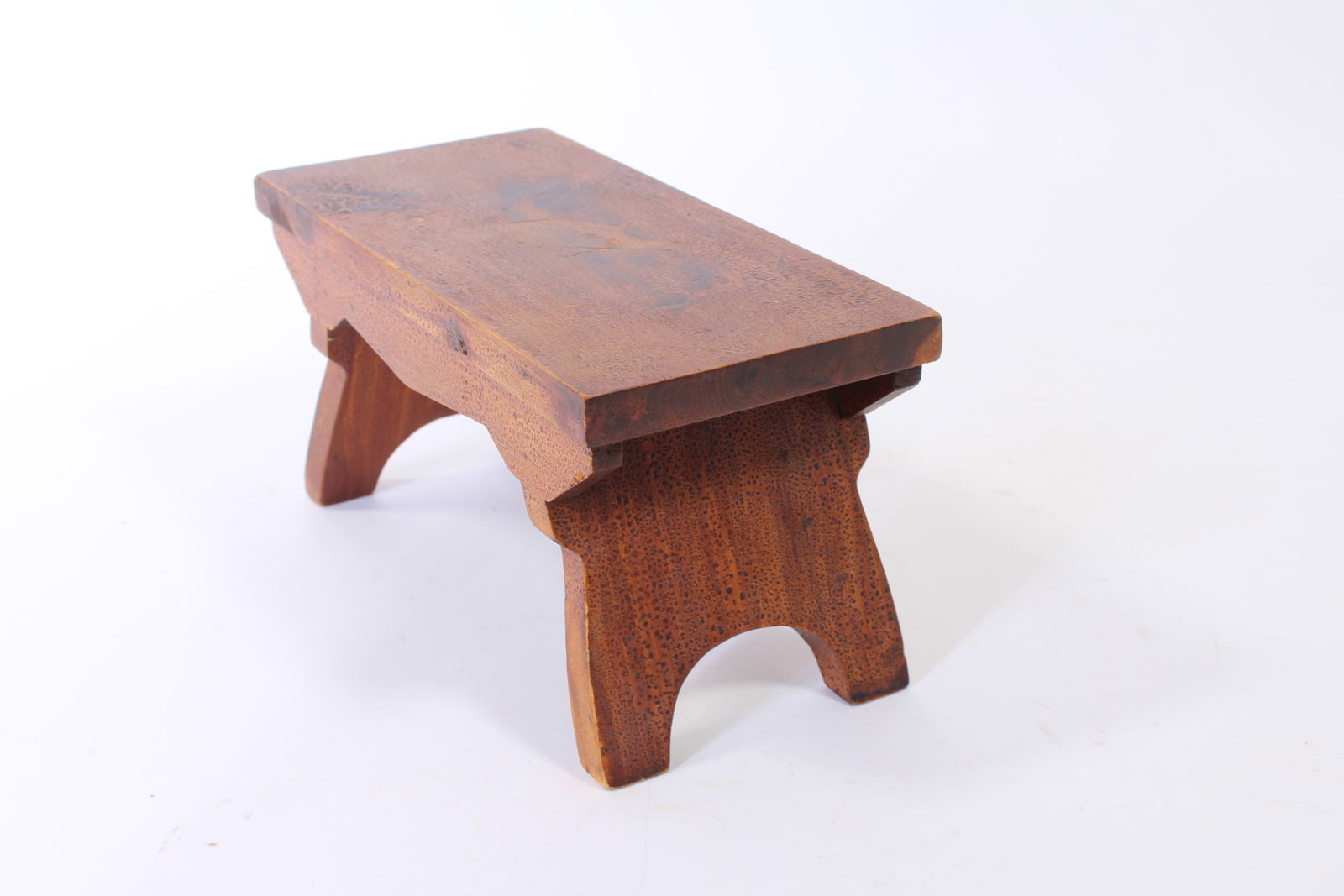 FINE PENNSYLVANIA FOOTSTOOL WITH INLAID BIRD. (1 of 4)