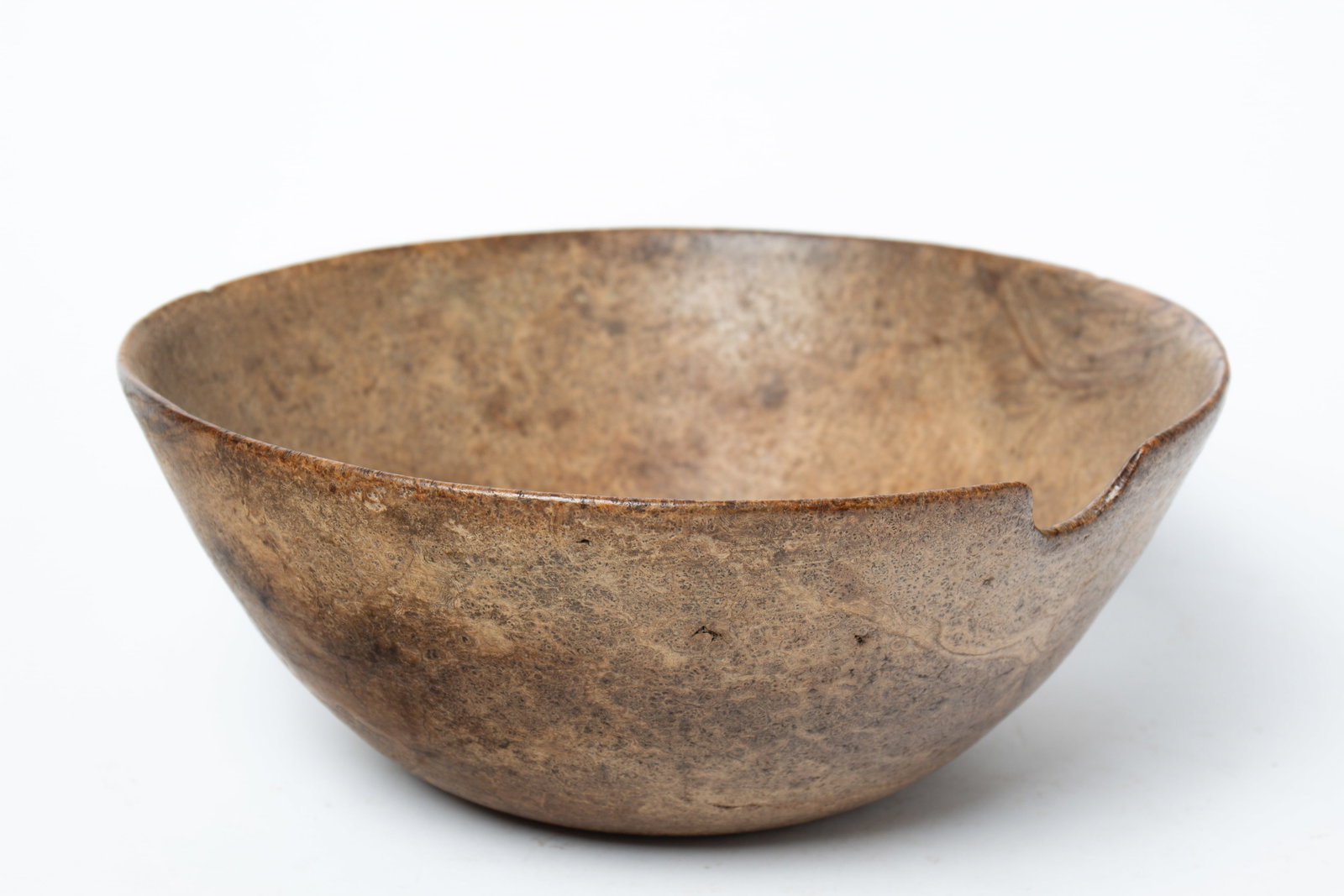 EASTERN WOODLANDS ASH BURL BOWL WITH NOTCH.: EASTERN WOODLANDS ASH BURL BOWL WITH NOTCH. Native American, mid- 18th Century. Large hand-hewn bowl in round form with steep sides and a notched ladle rest. Great surface and color. 5.5"h. 13.75"d. P