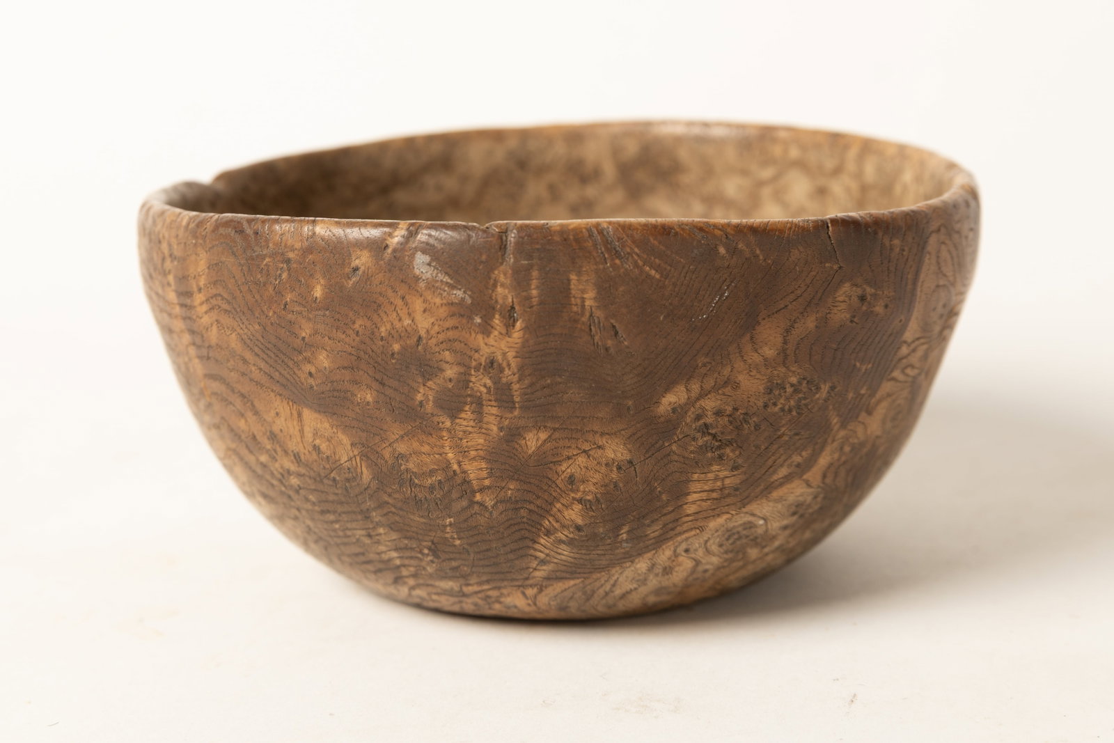 NORTHEASTERN NATIVE AMERICAN CARVED ASH BURL BOWL. (1 of 6)