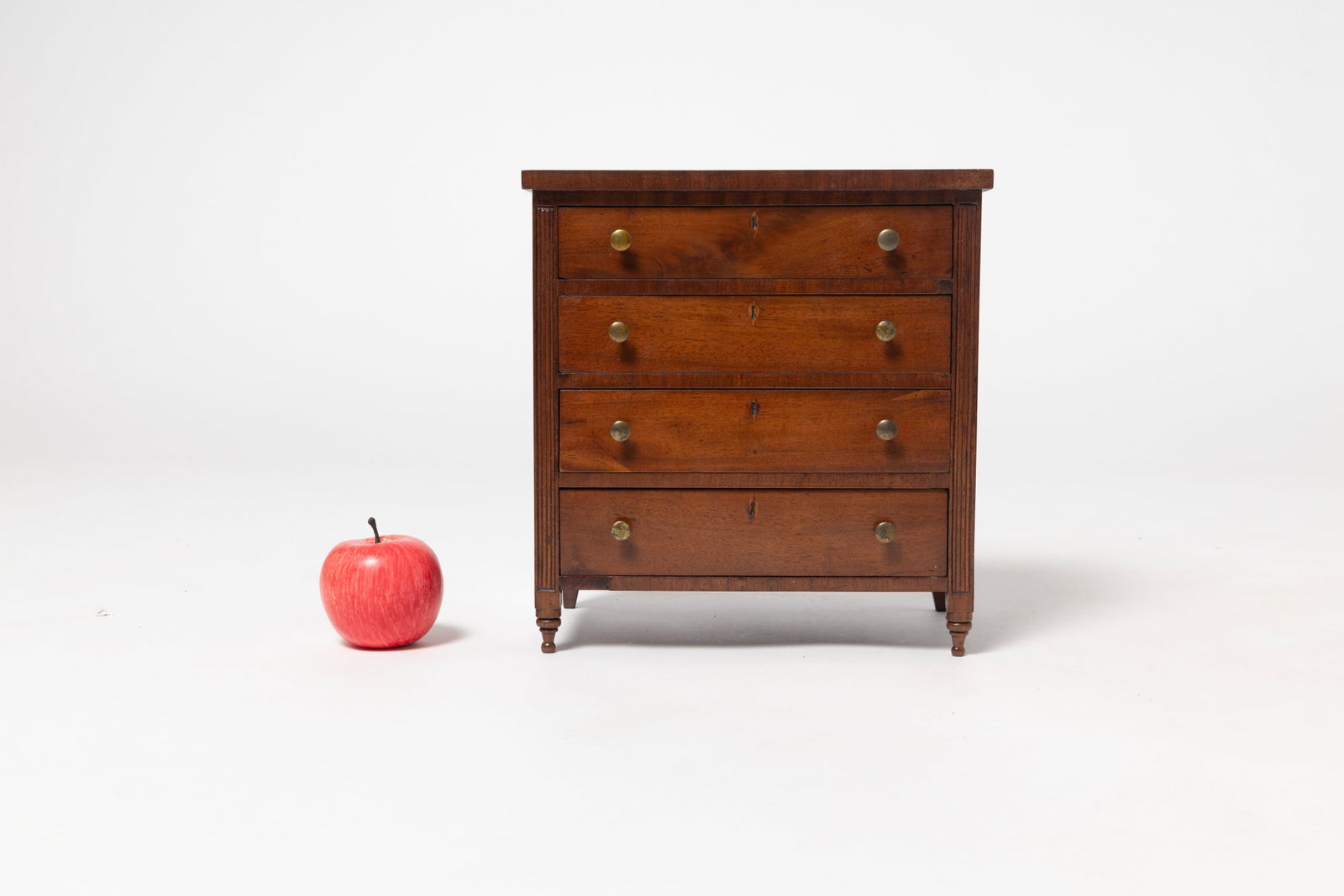 FINE OHIO MINIATURE SHERATON CHEST. (1 of 10)