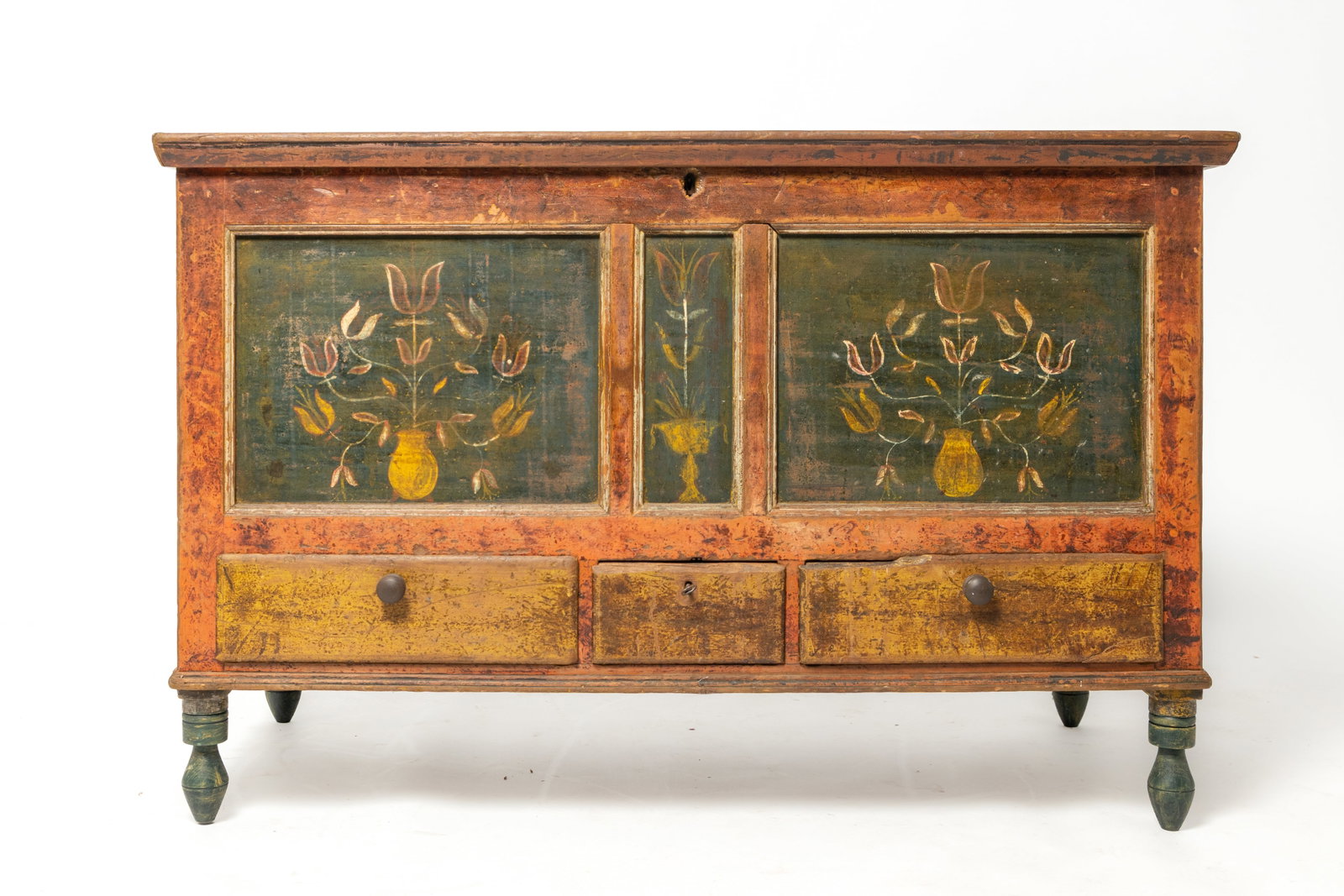 LONG FAMILY, ADA, HARDIN COUNTY, OHIO PANELED BLANKET CHEST WITH ORIGINAL PAINTED DECORATION. (1 of 5)