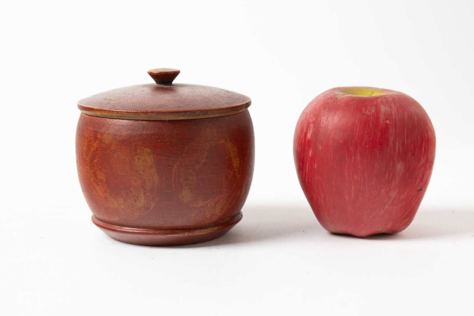 DIMINUTIVE OHIO TREENWARE PAINT-DECORATED LIDDED SUGAR BOWL. (1 of 6)