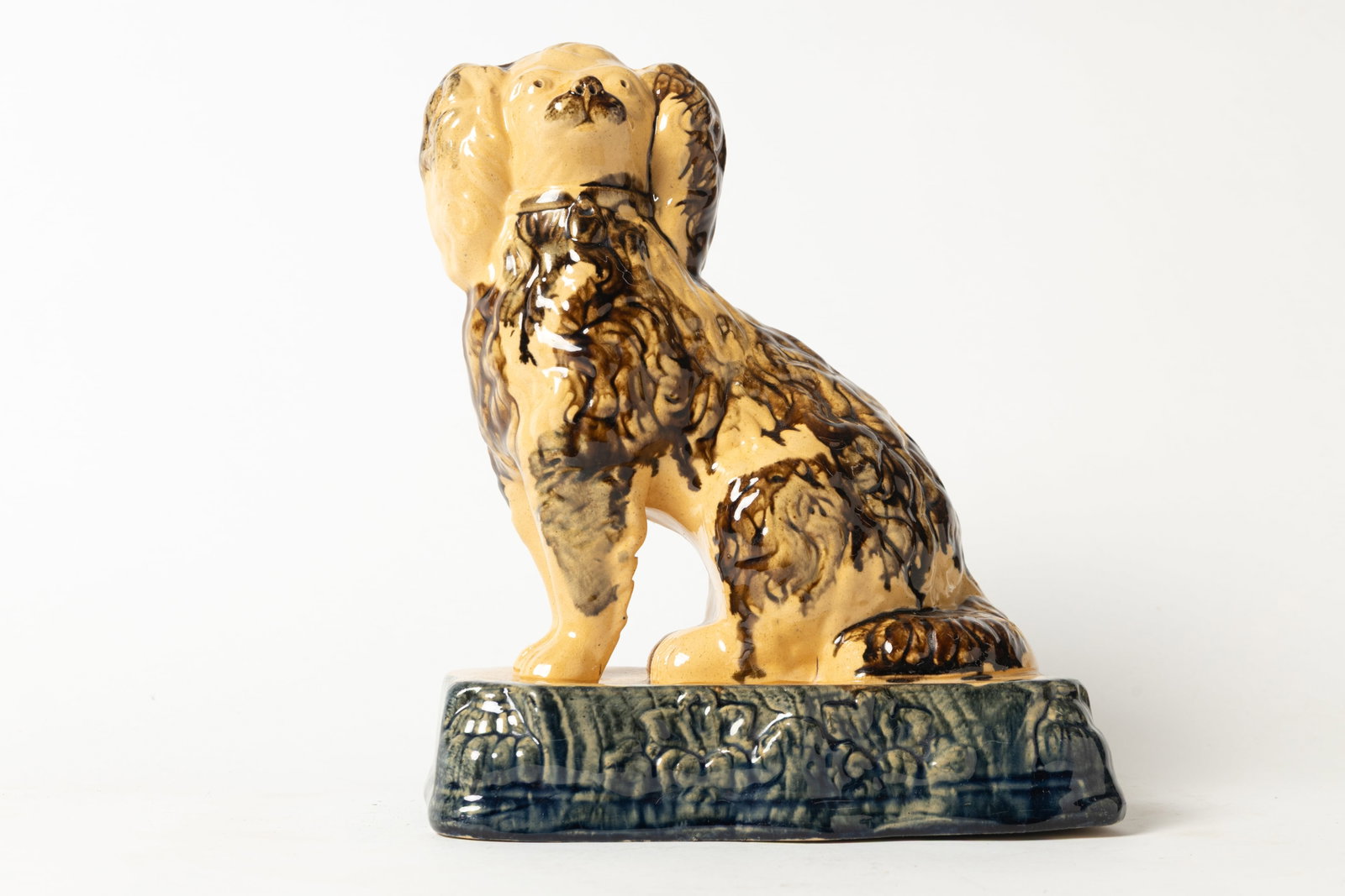 OHIO YELLOWWARE SEATED SPANIEL. - 2