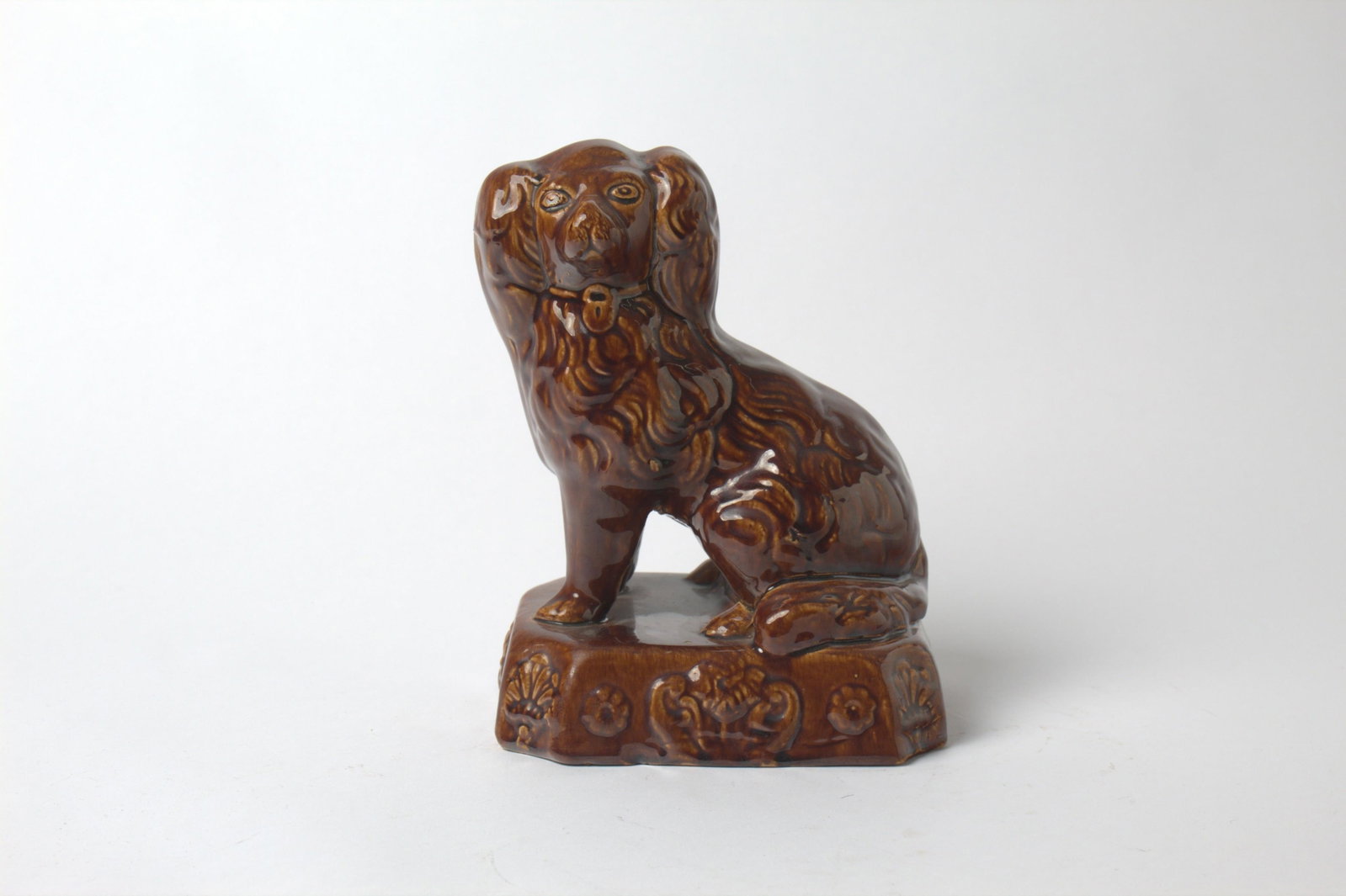 YELLOWWARE SEATED SPANIEL WITH ROCKINGHAM GLAZE. (1 of 5)
