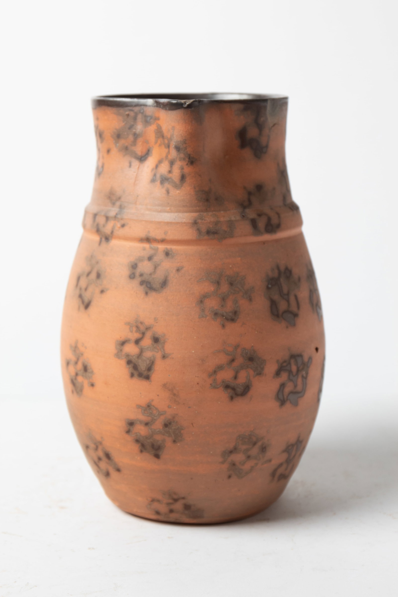 REDWARE PITCHER WITH SPONGE DECORATION. - 3