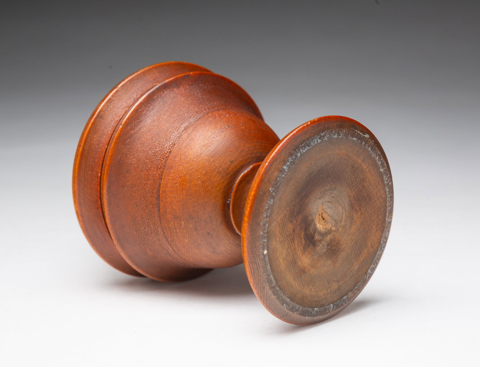 FOOTED PEASEWARE LIDDED CONTAINER. - 3