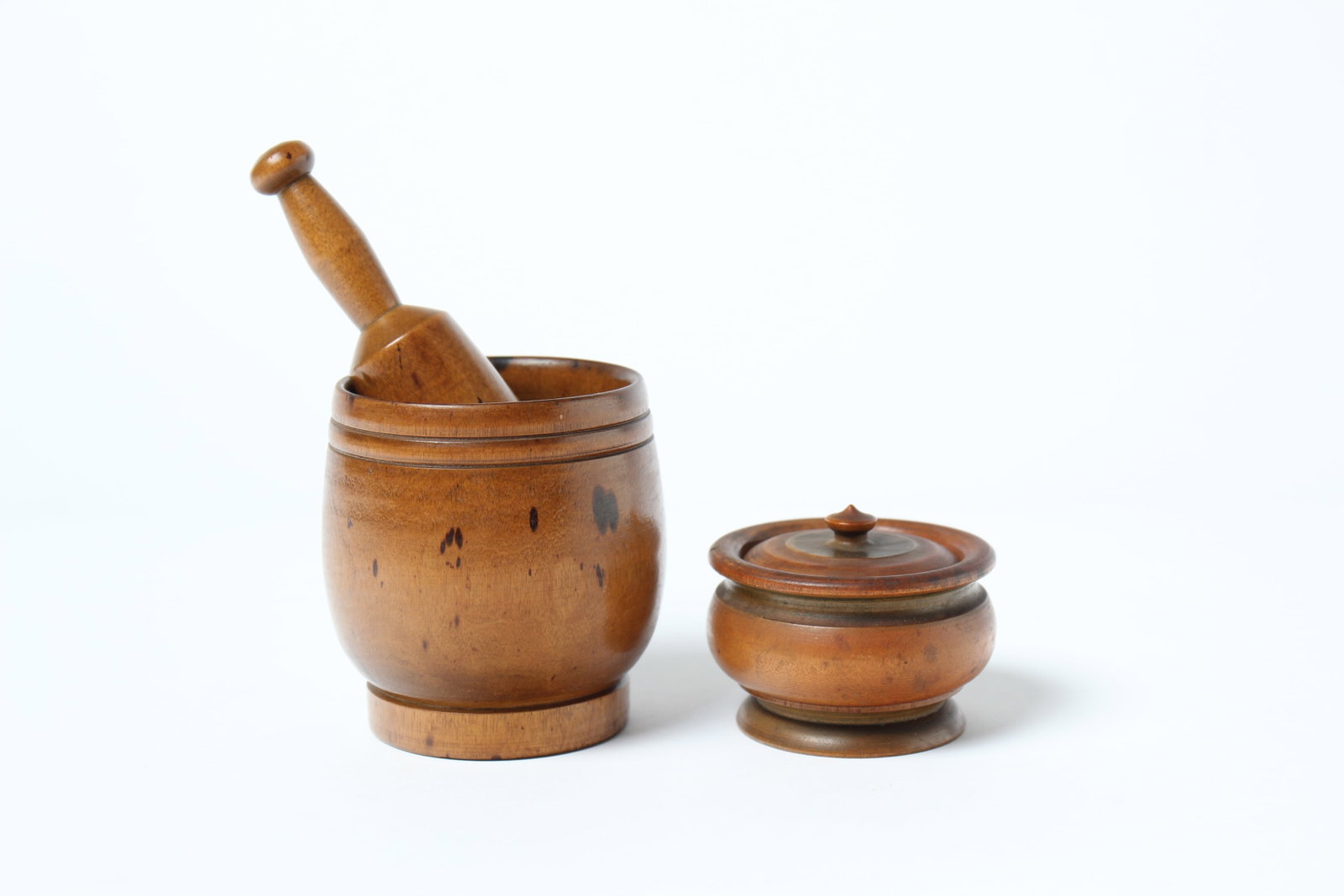 PEASEWARE LIDDED JAR AND MORTAR AND PESTLE. (1 of 4)
