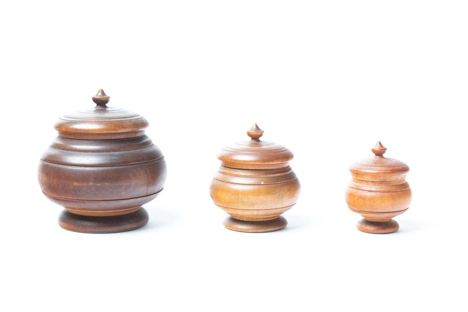 THREE DIMINUTIVE PEASEWARE CONTAINERS. (1 of 5)