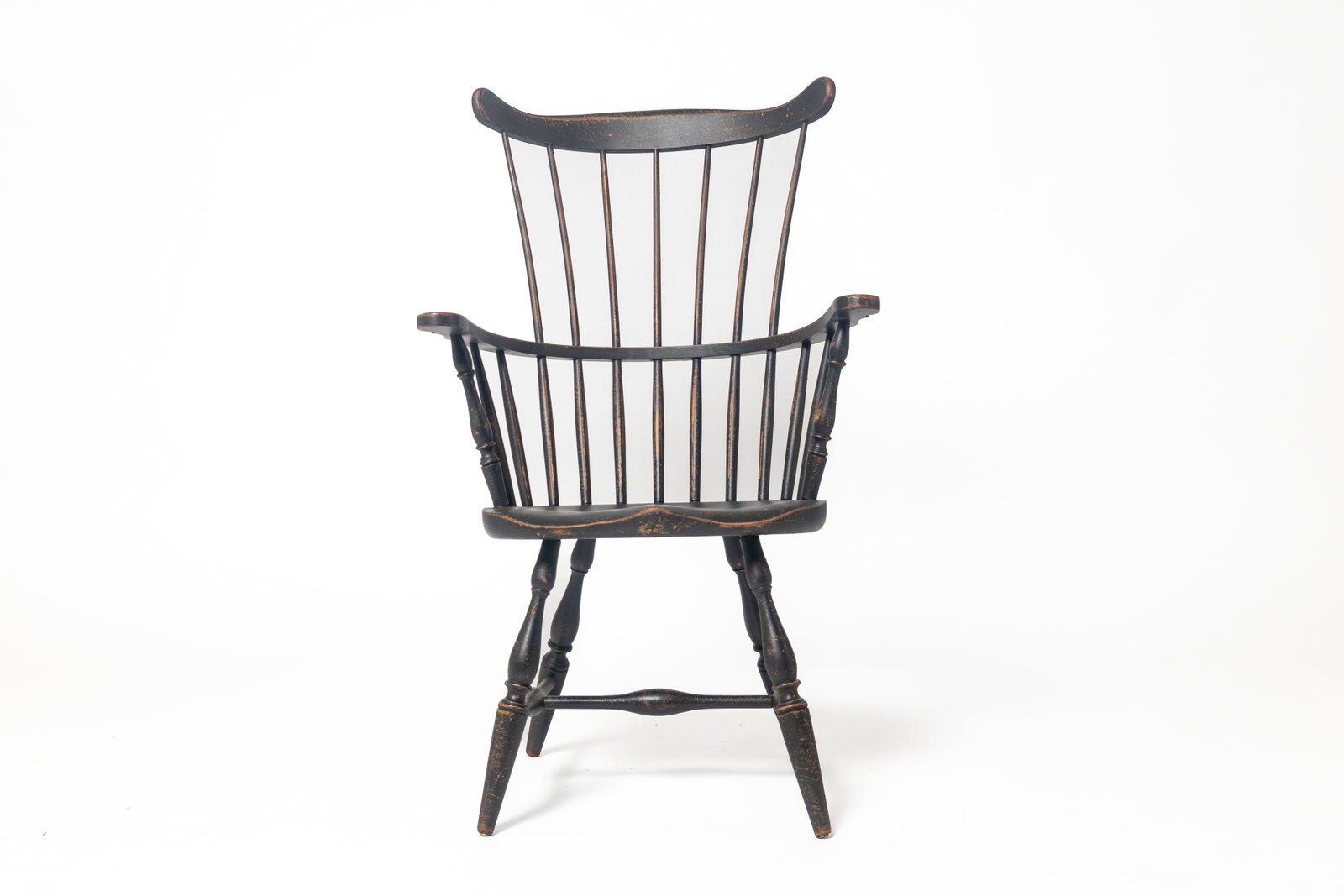 PAINTED FANBACK WINDSOR STYLE CHAIR BY DAVID T. SMITH.: PAINTED FANBACK WINDSOR STYLE CHAIR BY DAVID T. SMITH. American, contemporary. A Conant Ball chair with an arched crest with lobes, a spindle back, and boldly turned stiles, legs and "H" stretcher. In