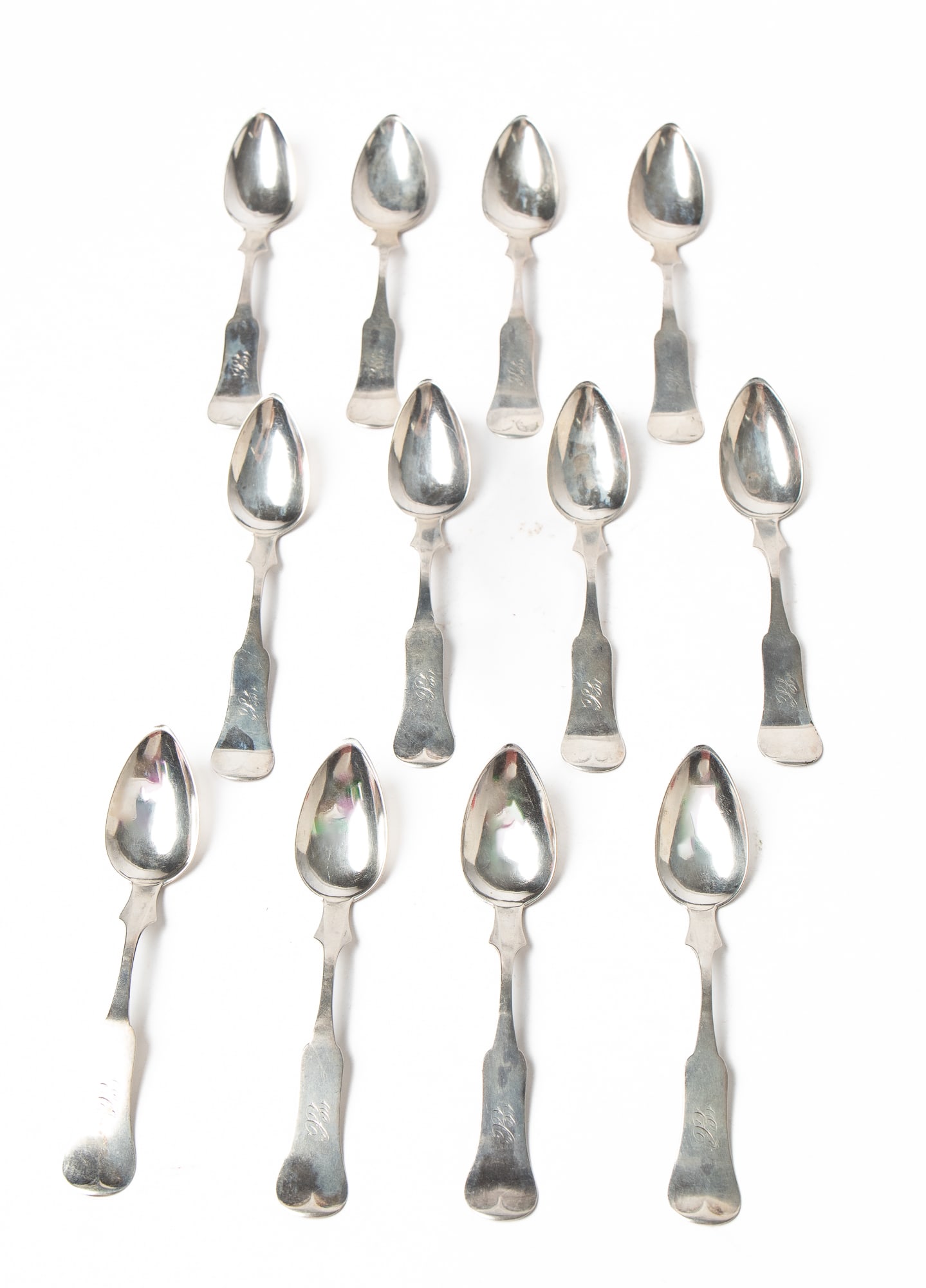 TWELVE DUHME (CINCINNATI, OHIO) COIN SILVER FIDDLE BACK TEASPOONS. (1 of 4)