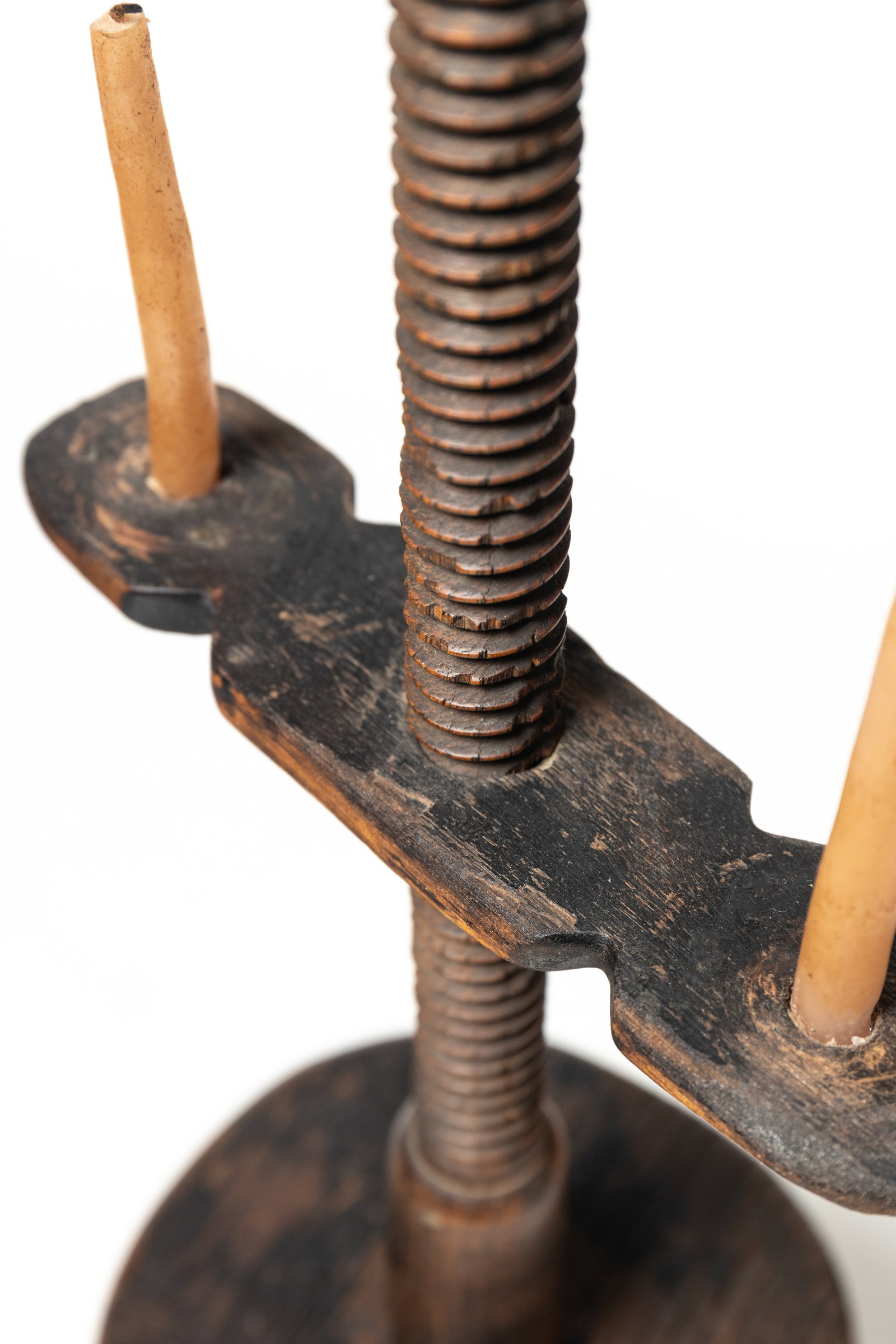ADJUSTABLE TABLETOP CANDLE HOLDER. - 2