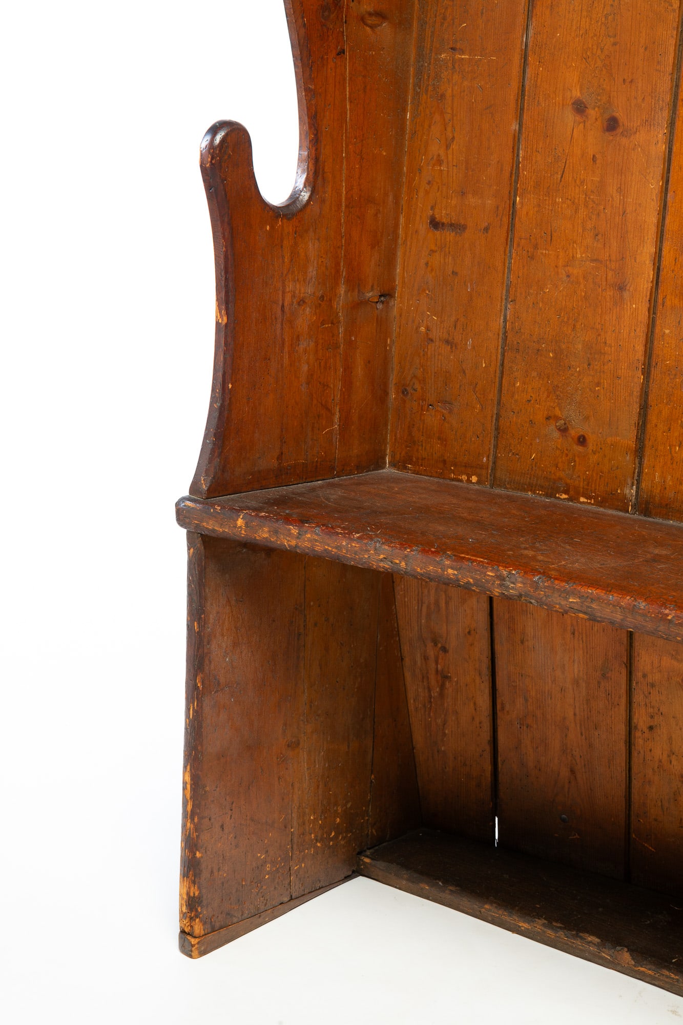 OAK HIGH-BACK FIRESIDE BENCH. - 2