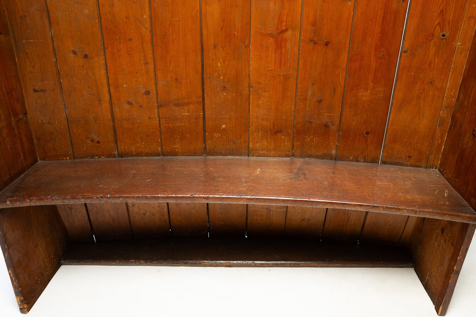 OAK HIGH-BACK FIRESIDE BENCH. - 3