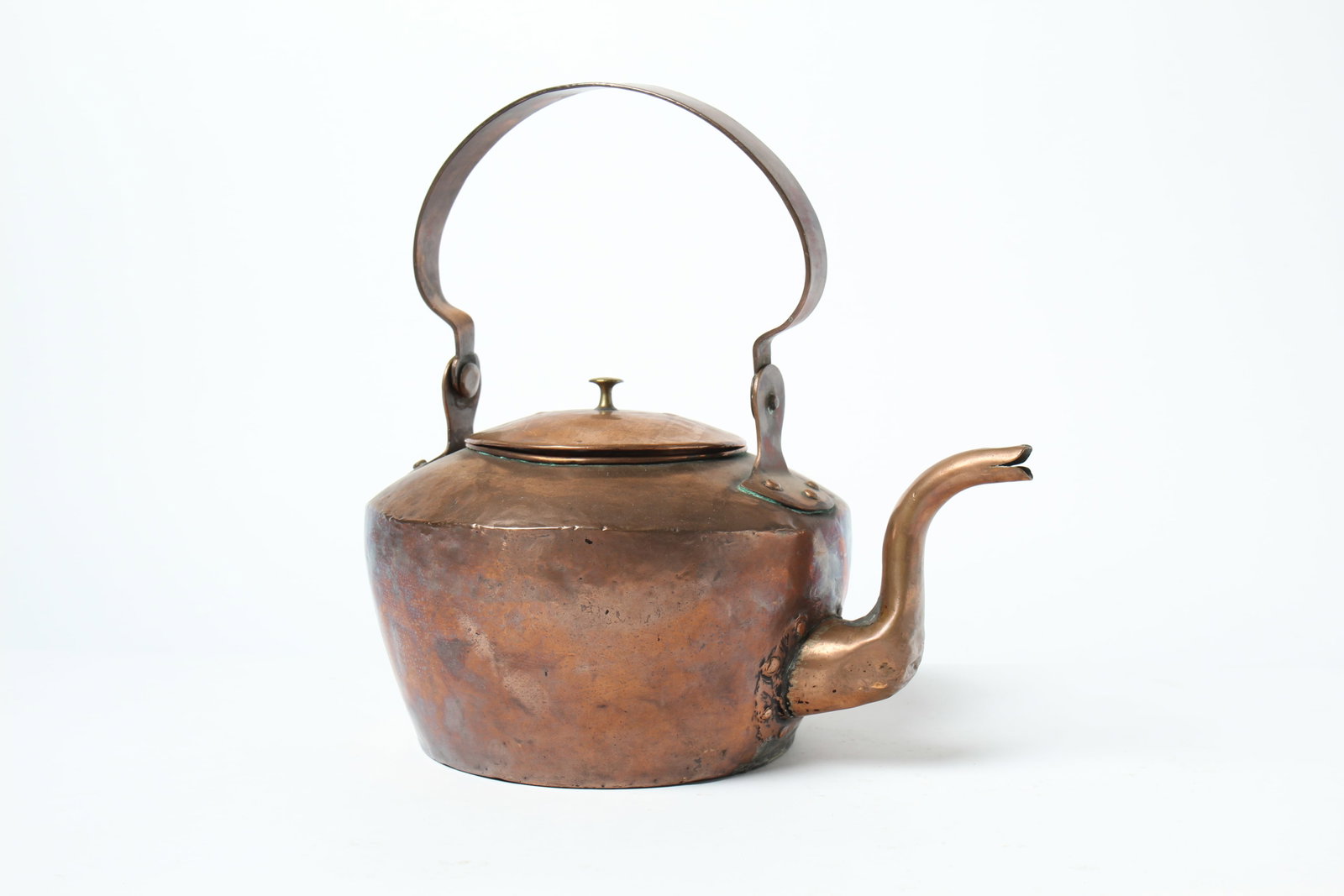 C. RABORG (BALTIMORE, MARYLAND) COPPER TEA KETTLE. (1 of 5)
