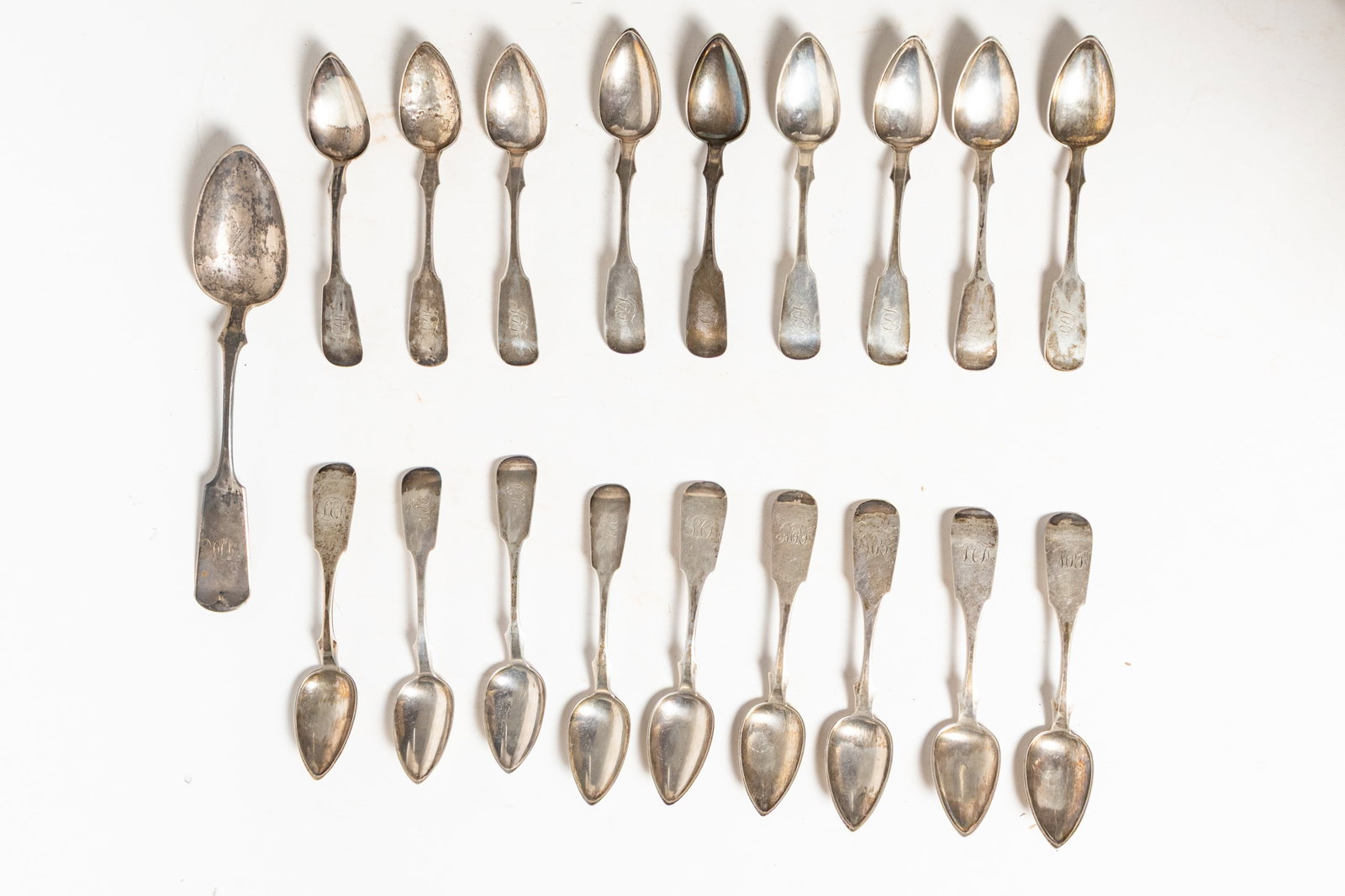 NINETEEN R. AND W. WILSON (PHILADELPHIA, PENNSYLVANIA) FIDDLEBACK COIN SILVER SPOONS. (1 of 6)