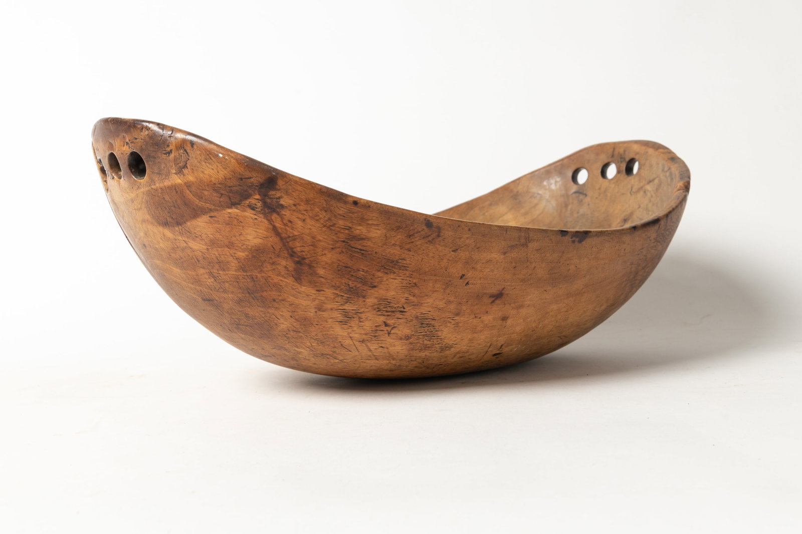 NATIVE AMERICAN WOODLANDS HAND-HEWN BOWL WITH FINGER HOLES. (1 of 7)