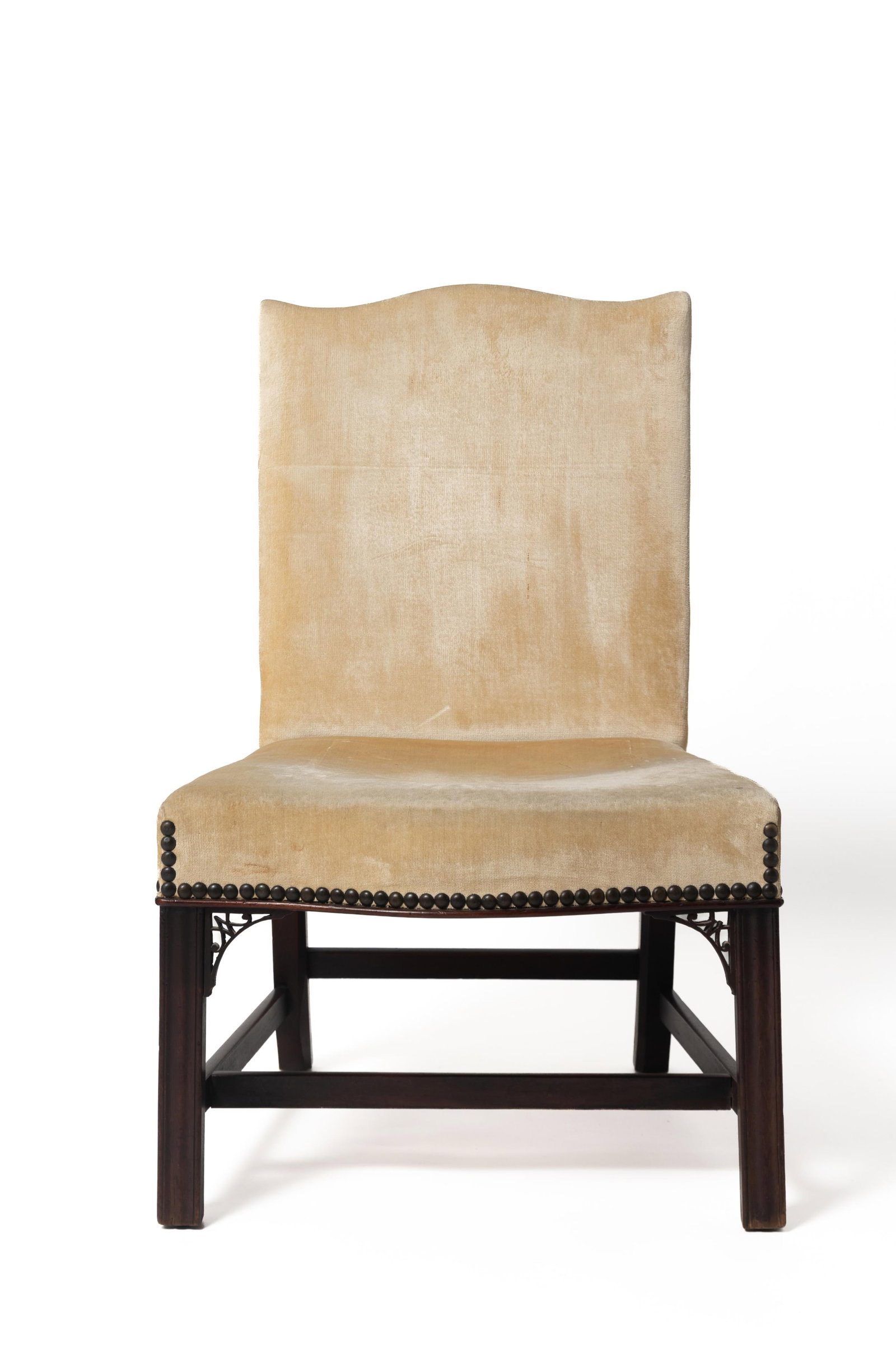 NEW YORK CHIPPENDALE MAHOGANY ARMLESS LOLLING CHAIR ATTRIBUTED TO THOMAS BURLING (1746-1802).: NEW YORK CHIPPENDALE MAHOGANY ARMLESS LOLLING CHAIR ATTRIBUTED TO THOMAS BURLING (1746-1802). American, late 18th Century. Shaped crest and front seat rail, beige upholstery with brass tack trim, squa