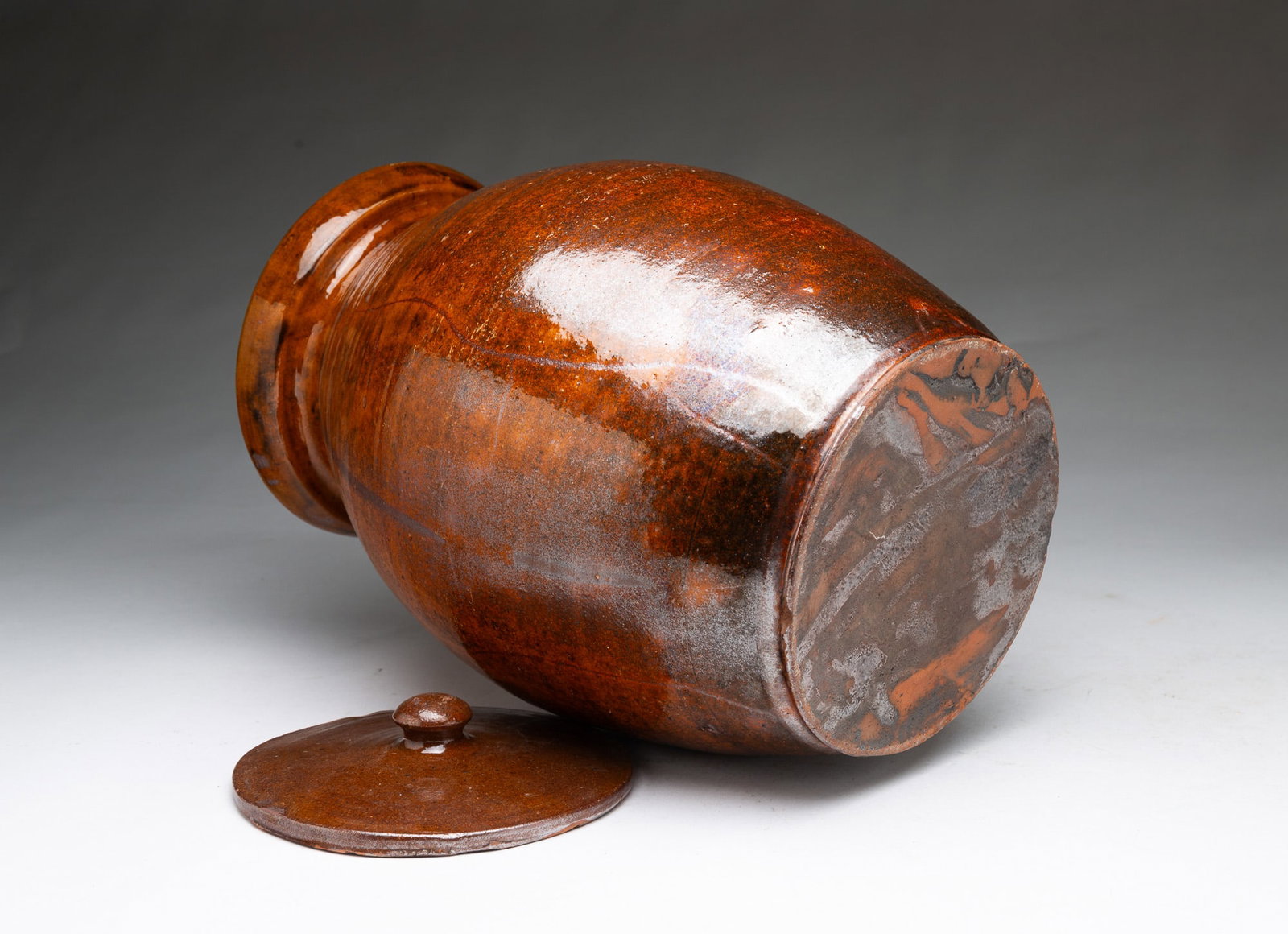 GLAZED REDWARE JAR WITH LID. - 4