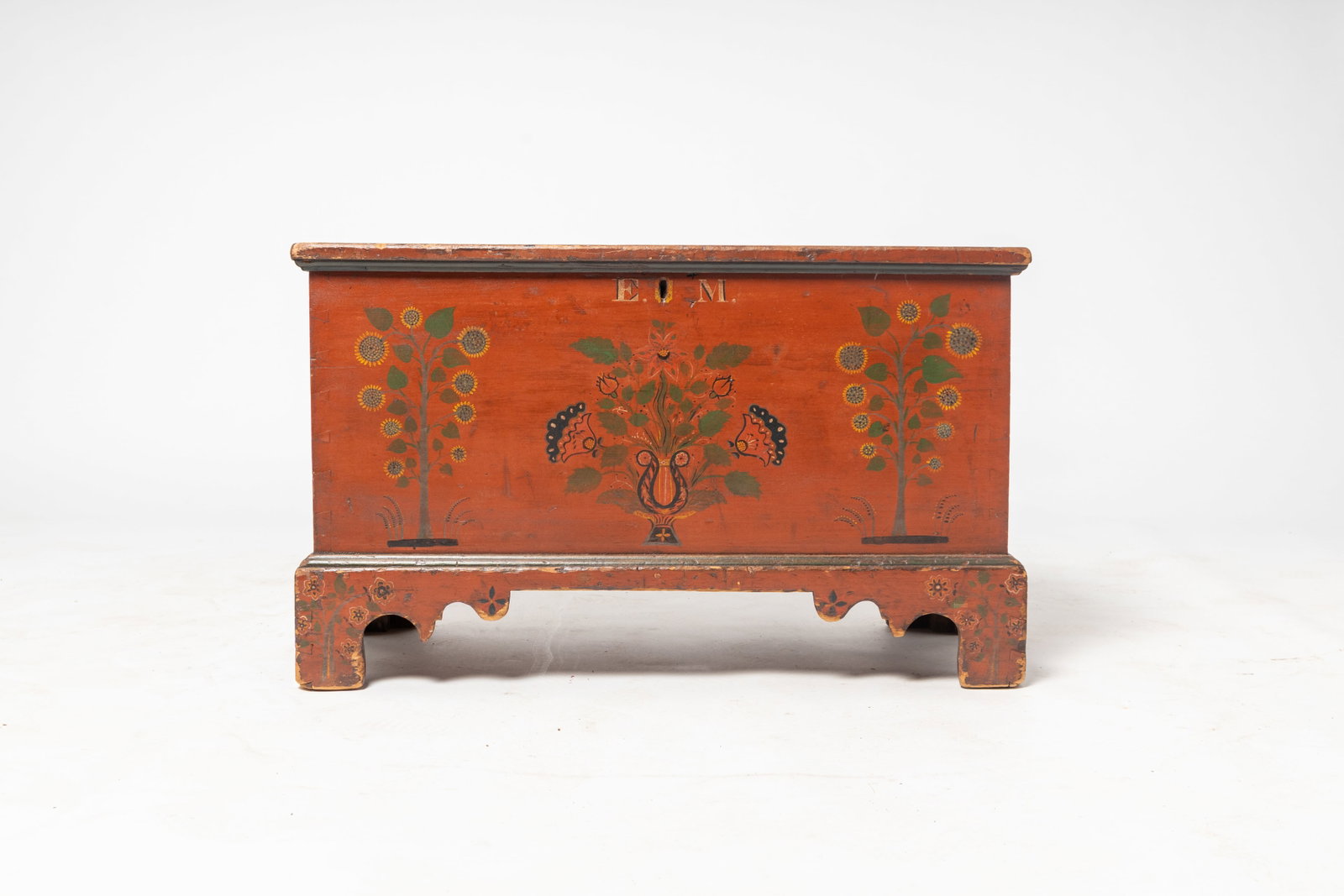 SCARCE AND FINE DIMINUTIVE DOWER CHEST ATTRIBUTED TO JOEL PALMER (FULTON COUNTY, PENNSYLVANIA, 1812: SCARCE AND FINE DIMINUTIVE DOWER CHEST ATTRIBUTED TO JOEL PALMER (FULTON COUNTY, PENNSYLVANIA, 1812 - 1884) WITH VIBRANT ORIGINAL PAINT. American, 19th Century. Poplar and ash. Lid with applied edge m
