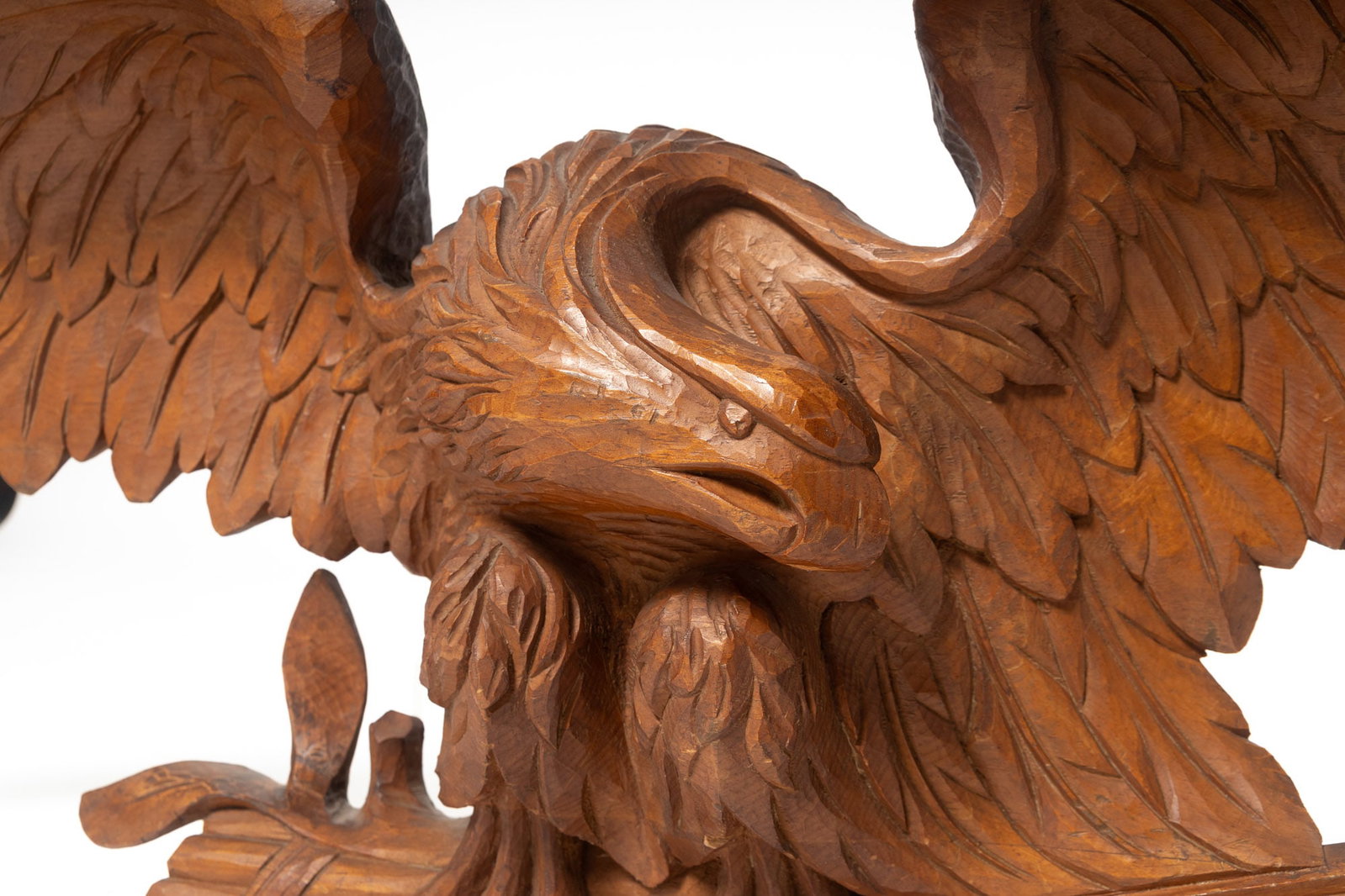 LARGE BELLAMY SCHOOL CARVED EAGLE. - 2