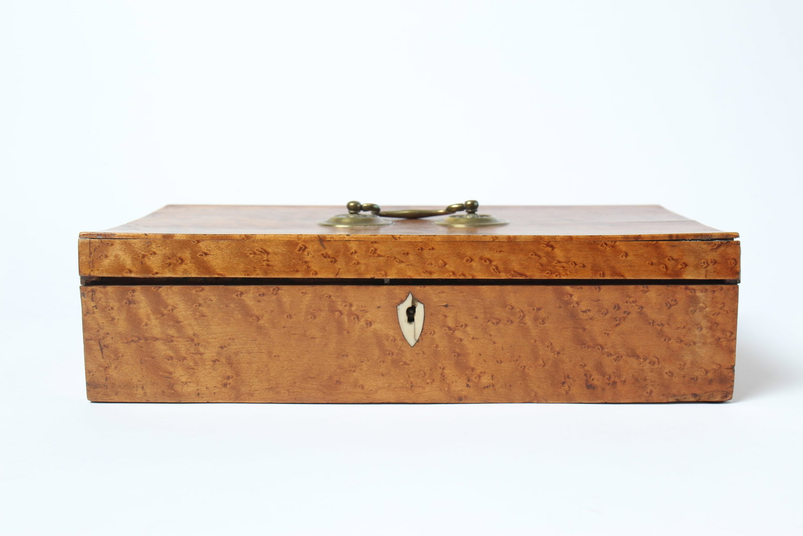 BIRD'S-EYE MAPLE VENEER DOCUMENT BOX. (1 of 3)