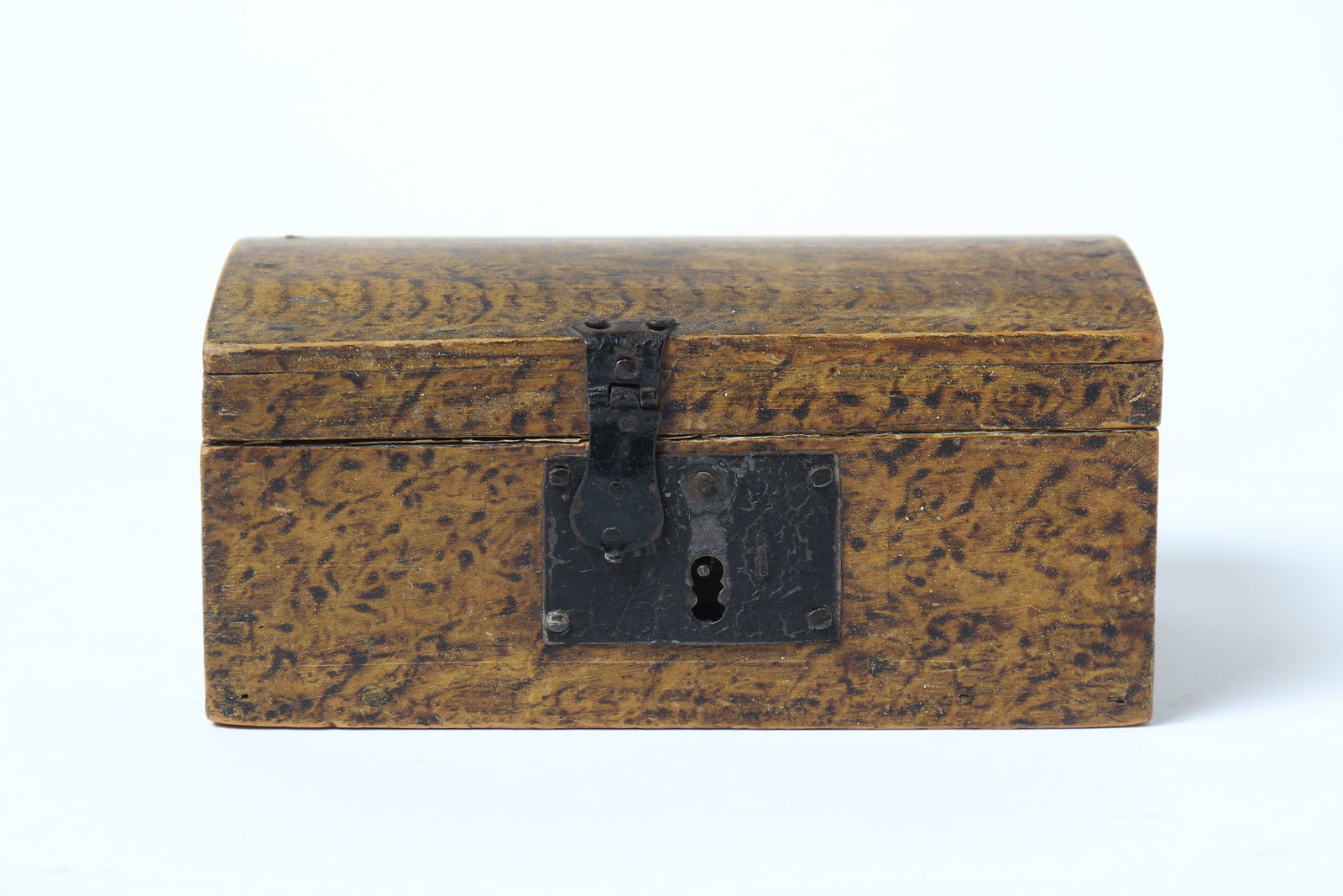 DIMINUTIVE VINEGAR-DECORATED STORAGE BOX WITH VIBRANT WALLPAPER INTERIOR. (1 of 4)