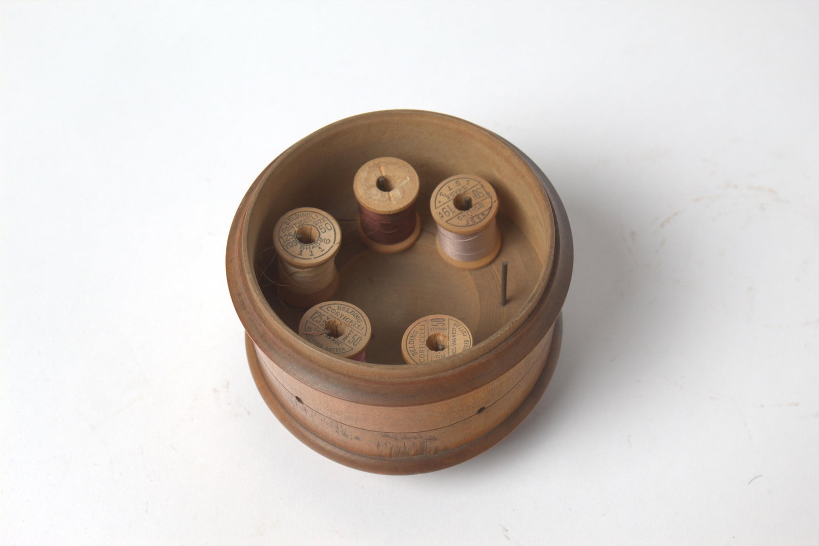 TREEN DOUBLE-COMPARTMENT THREAD CADDY. - 4