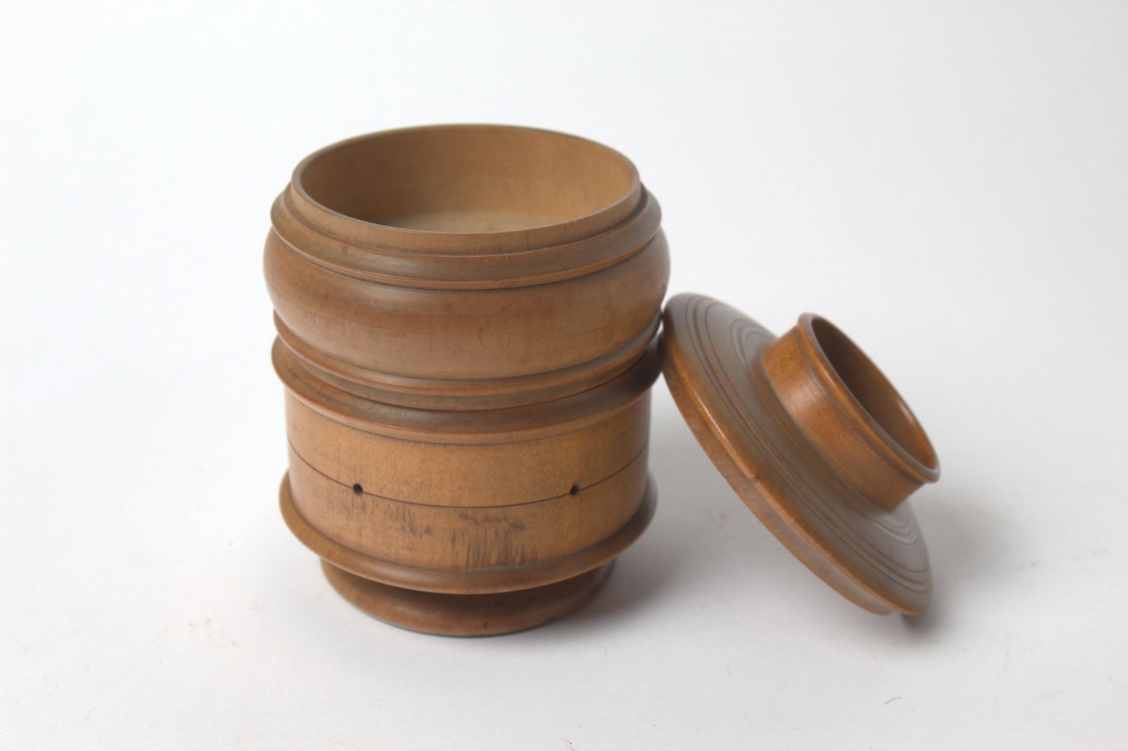 TREEN DOUBLE-COMPARTMENT THREAD CADDY. - 6