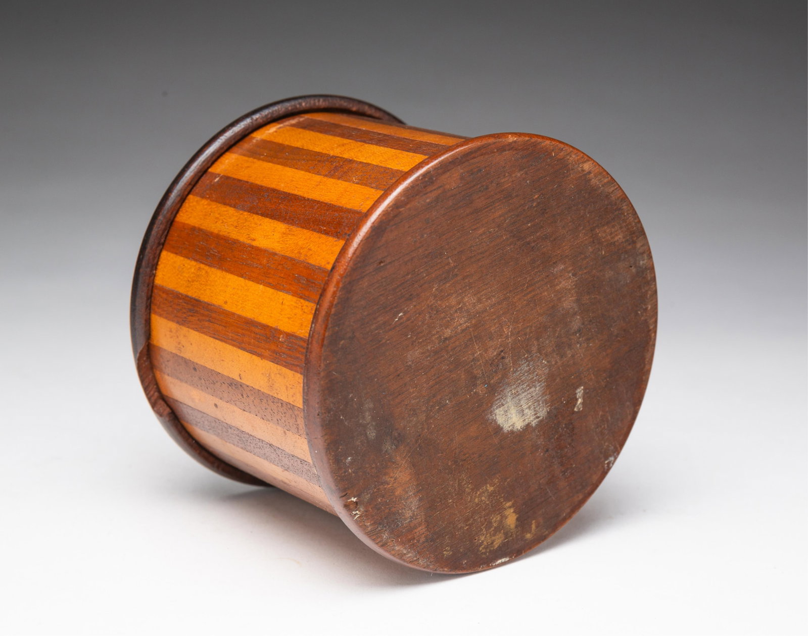SHAKER TREENWARE STRING HOLDER. - 3