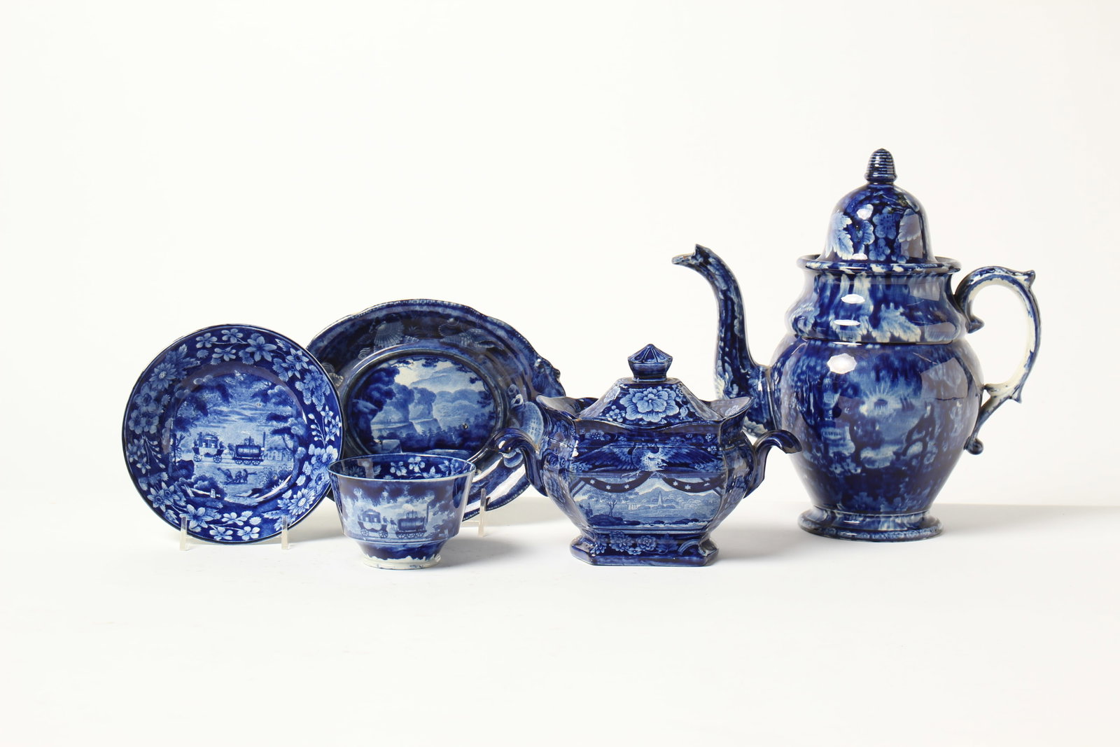 FOUR STAFFORDSHIRE HISTORICAL BLUE ITEMS WITH AMERICAN SCENES.: FOUR STAFFORDSHIRE HISTORICAL BLUE ITEMS WITH AMERICAN SCENES. England, mid- 19th Century. "LAFAYETTE AT THE TOMB OF FRANKLIN" tall coffee pot, bee skep finish, goose neck spout, and bulbous body,