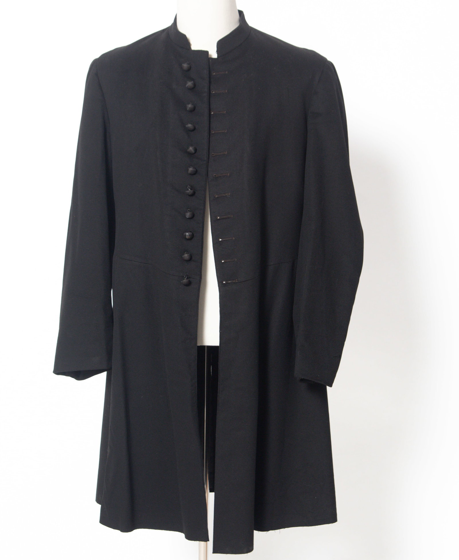 M.C. LILLEY COMPANY (COLUMBUS, OHIO) FRATERNAL BLACK WOOL FROCK COAT.: M.C. LILLEY COMPANY (COLUMBUS, OHIO) FRATERNAL BLACK WOOL FROCK COAT. American, late 19th or early 20th Century. Single-breasted with a cloth-covered button, stitched piping around cuffs, and a label