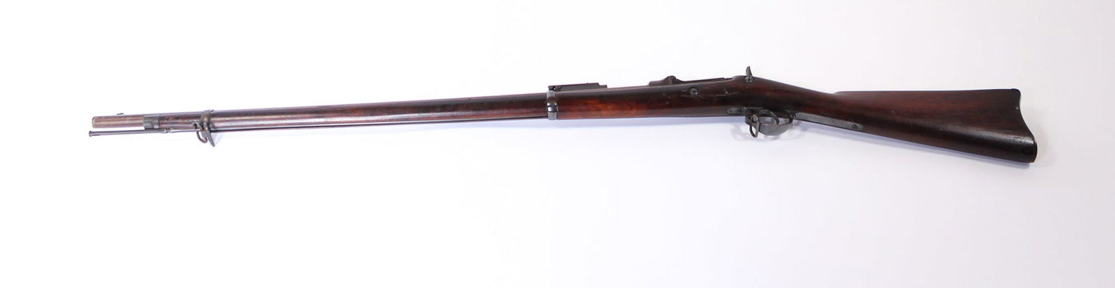 MODEL 1884 SPRINGFIELD RIFLE.: MODEL 1884 SPRINGFIELD RIFLE. American, Fourth quarter 19th Century. Walnut stock, round barrel, and blued steel fittings. 51.75"l.