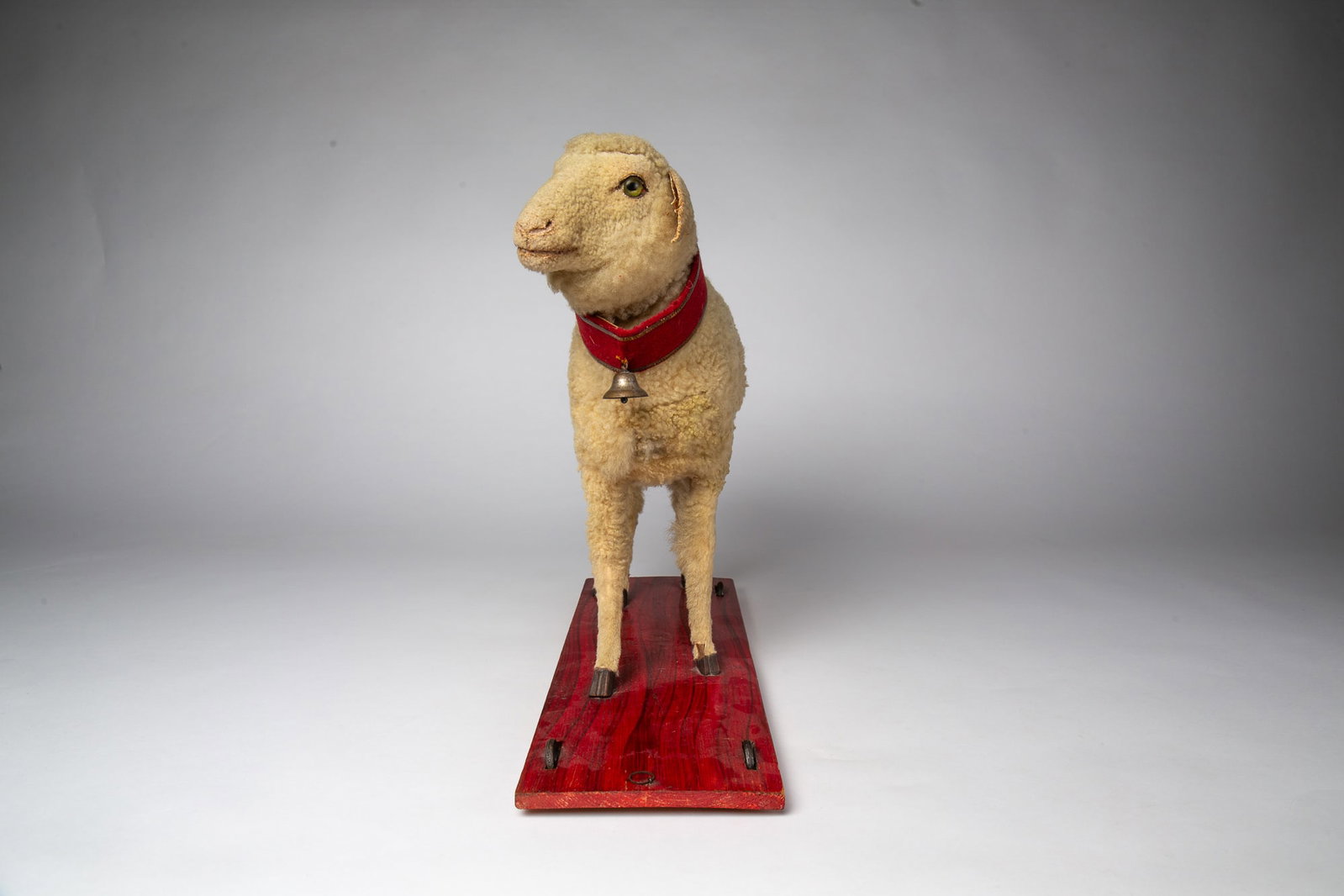 LARGE WOOLY LAMB PULL TOY WITH MOVEABLE HEAD. - 3