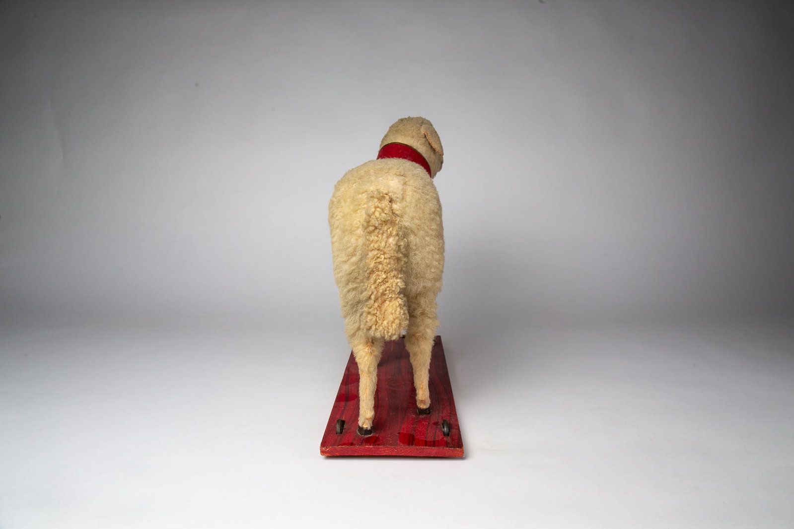 LARGE WOOLY LAMB PULL TOY WITH MOVEABLE HEAD. - 4