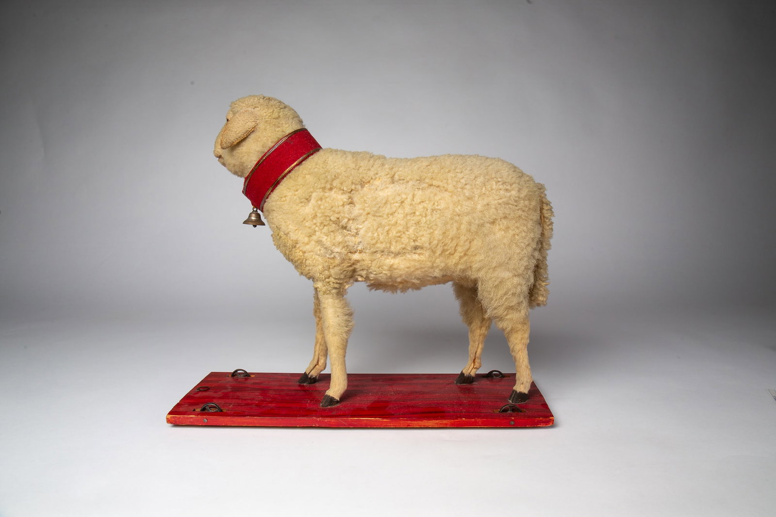 LARGE WOOLY LAMB PULL TOY WITH MOVEABLE HEAD. - 5