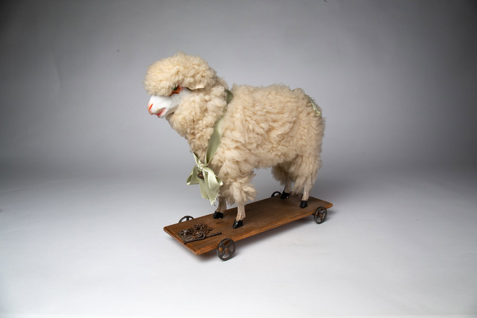 LARGE WOOLY LAMB PULL TOY. (1 of 7)
