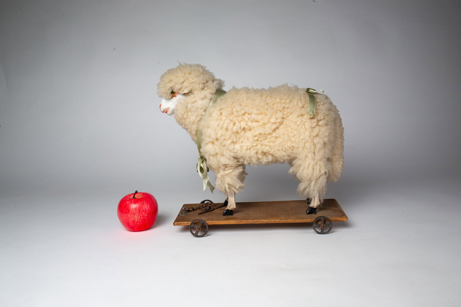 LARGE WOOLY LAMB PULL TOY. - 2
