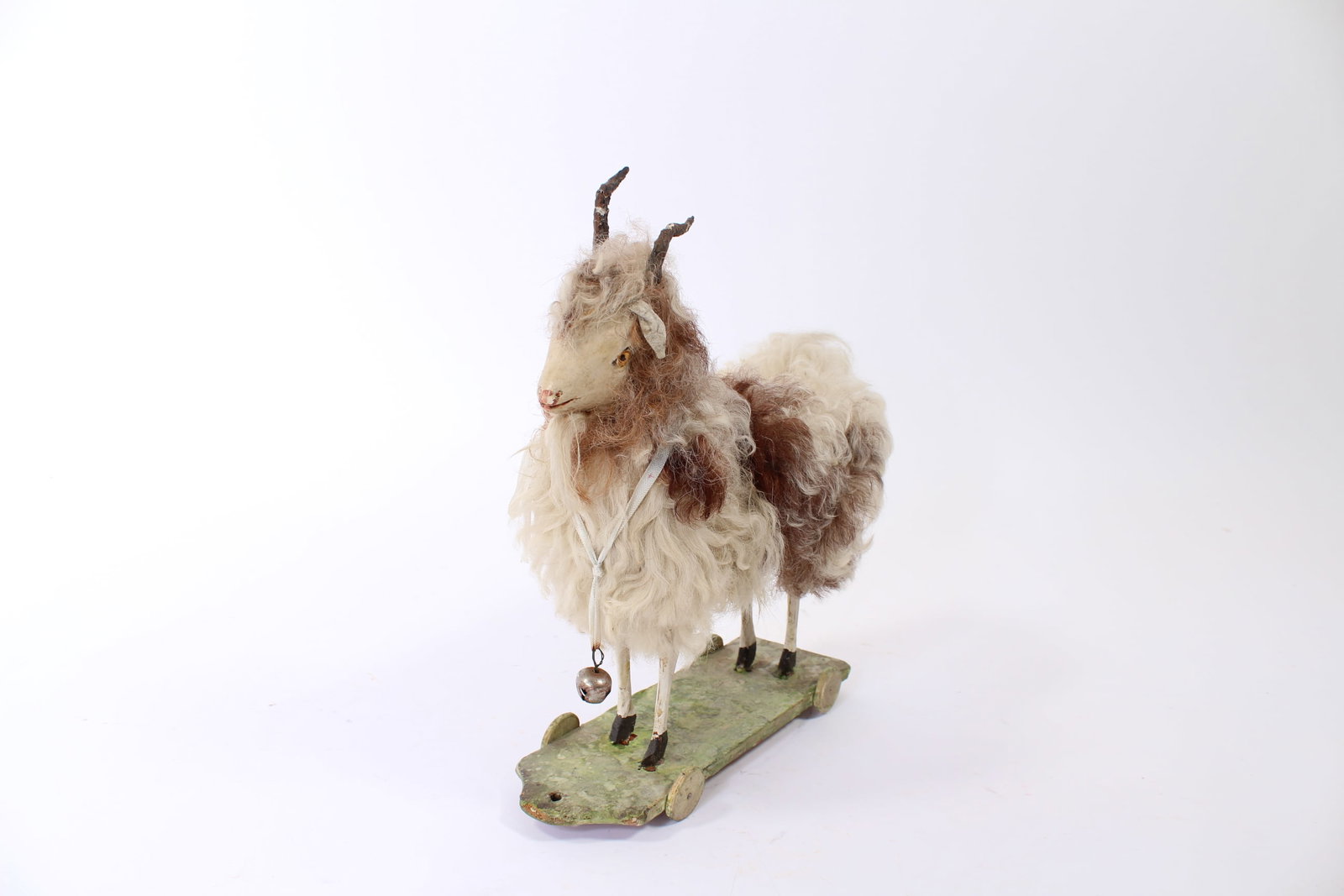 GERMAN GOAT PULL TOY. (1 of 7)