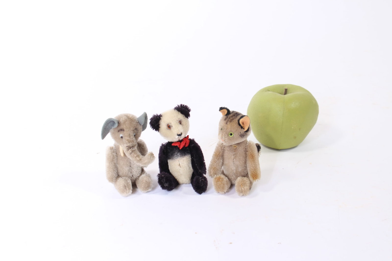 THREE SCHUCO YES/NO STUFFED MOHAIR ANIMALS. (1 of 5)