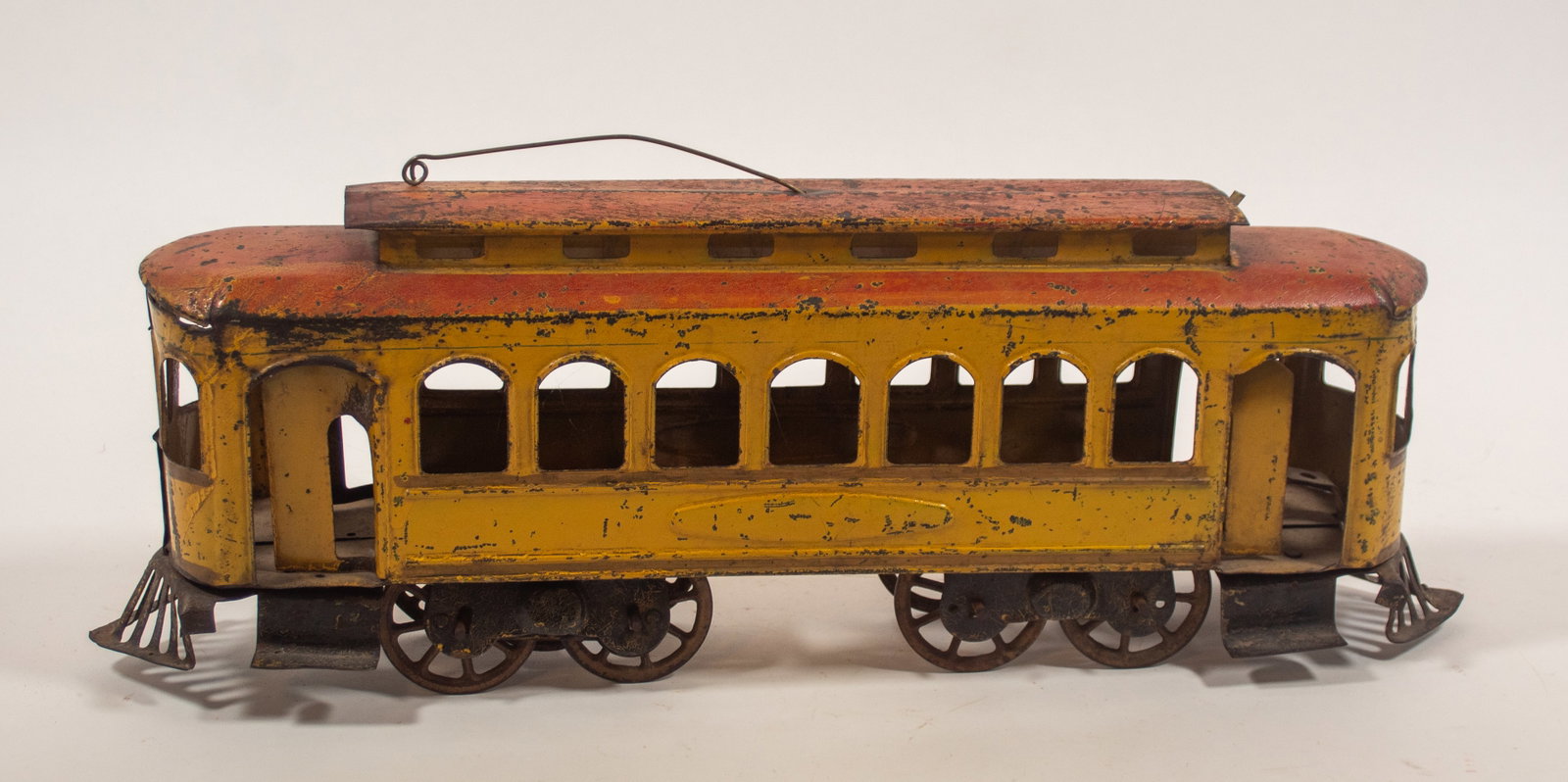 DAYTON (OHIO) HILL CLIMBER PRESSED STEEL FRICTION TROLLEY AND LOCOMOTIVE. (1 of 9)