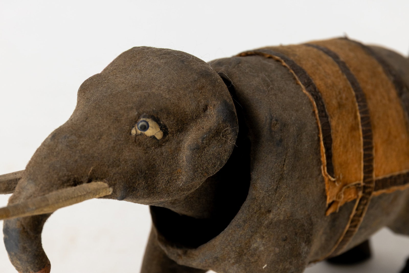 COMPOSITION ELEPHANT NODDER. - 3