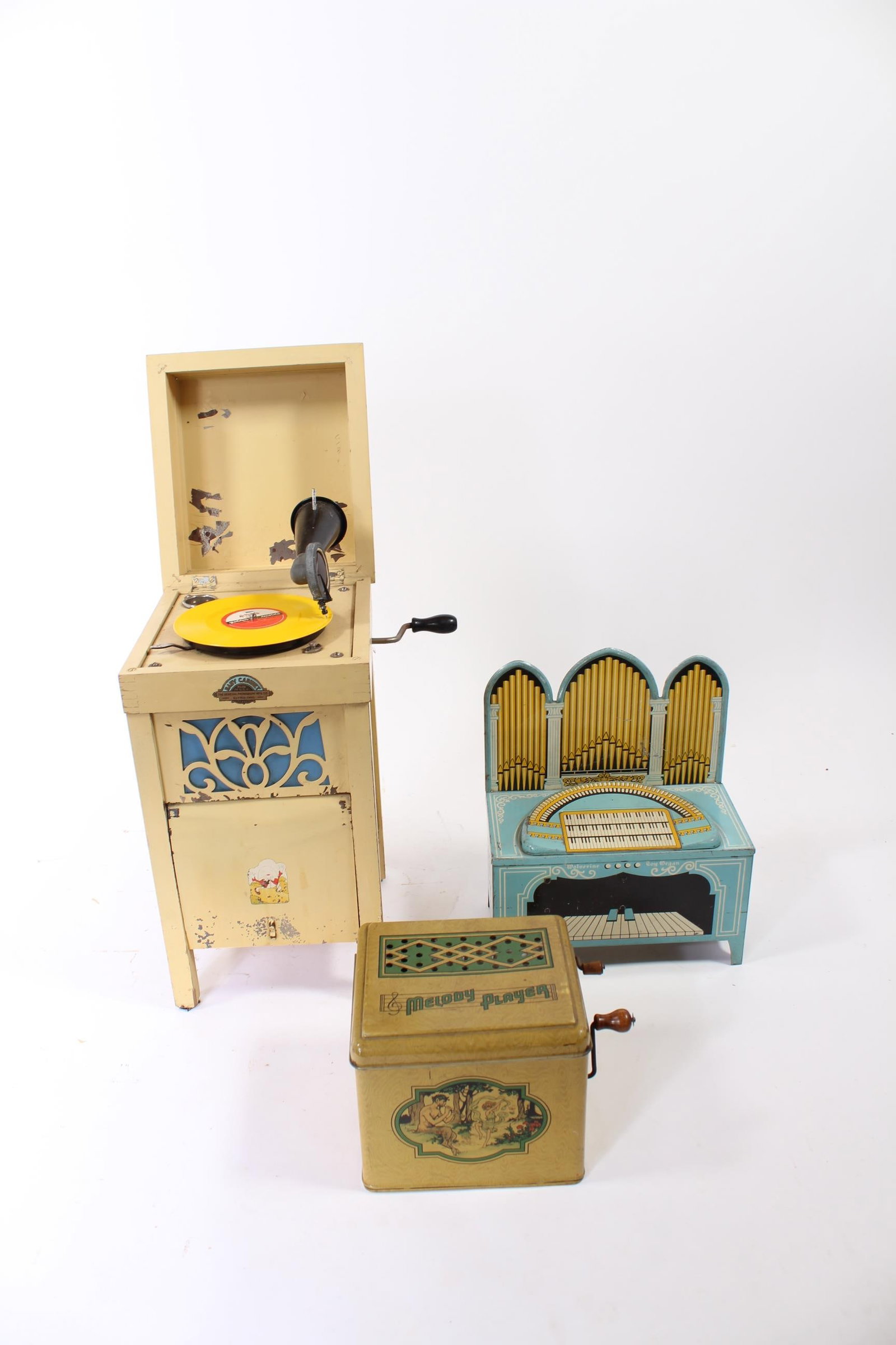 GENERAL PHONOGRAPH (ELYRIA, OHIO) BABY CABINET RECORD PLAYER, WOLVERINE (PITTSBURGH, PENNSYLVANIA) (1 of 9)