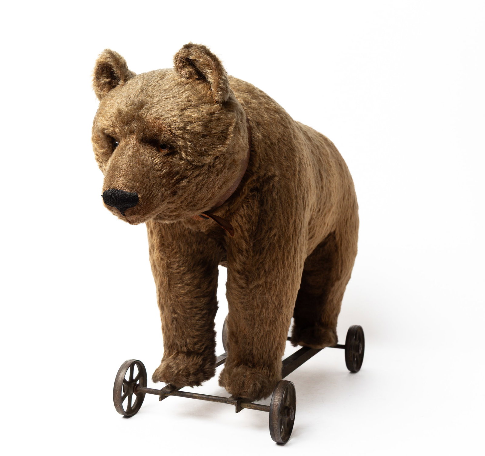 EARLY LARGE STEIFF "GROWLER" BEAR ON METAL WHEELS. (1 of 7)