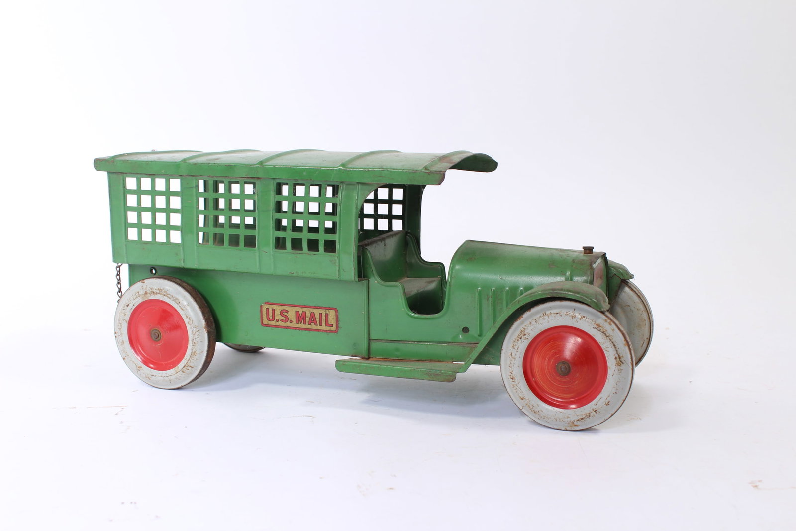 STRUCTO (FREEPORT, ILLINOIS) PRESSED STEEL U.S. MAIL TRUCK. (1 of 6)