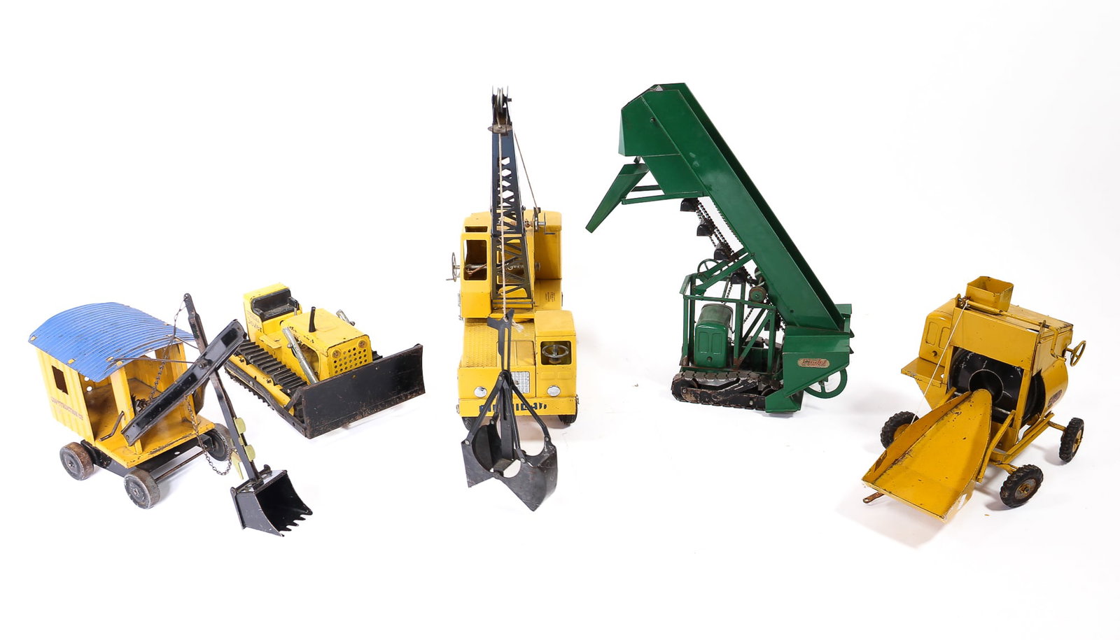 FIVE PRESSED STEEL CONSTRUCTION TOYS, COMPRISING A DOEPKE MODEL TOYS (CINCINNATI, OHIO) LOADER AND A (1 of 20)