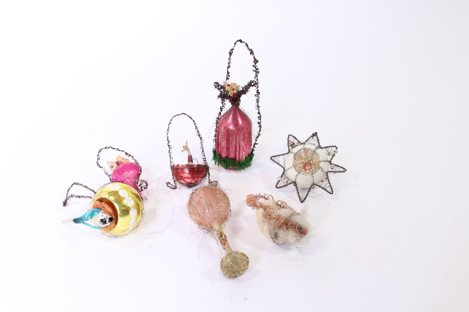 GROUP OF EARLY WIRE-WRAPPED CHRISTMAS ORNAMENTS. (1 of 9)