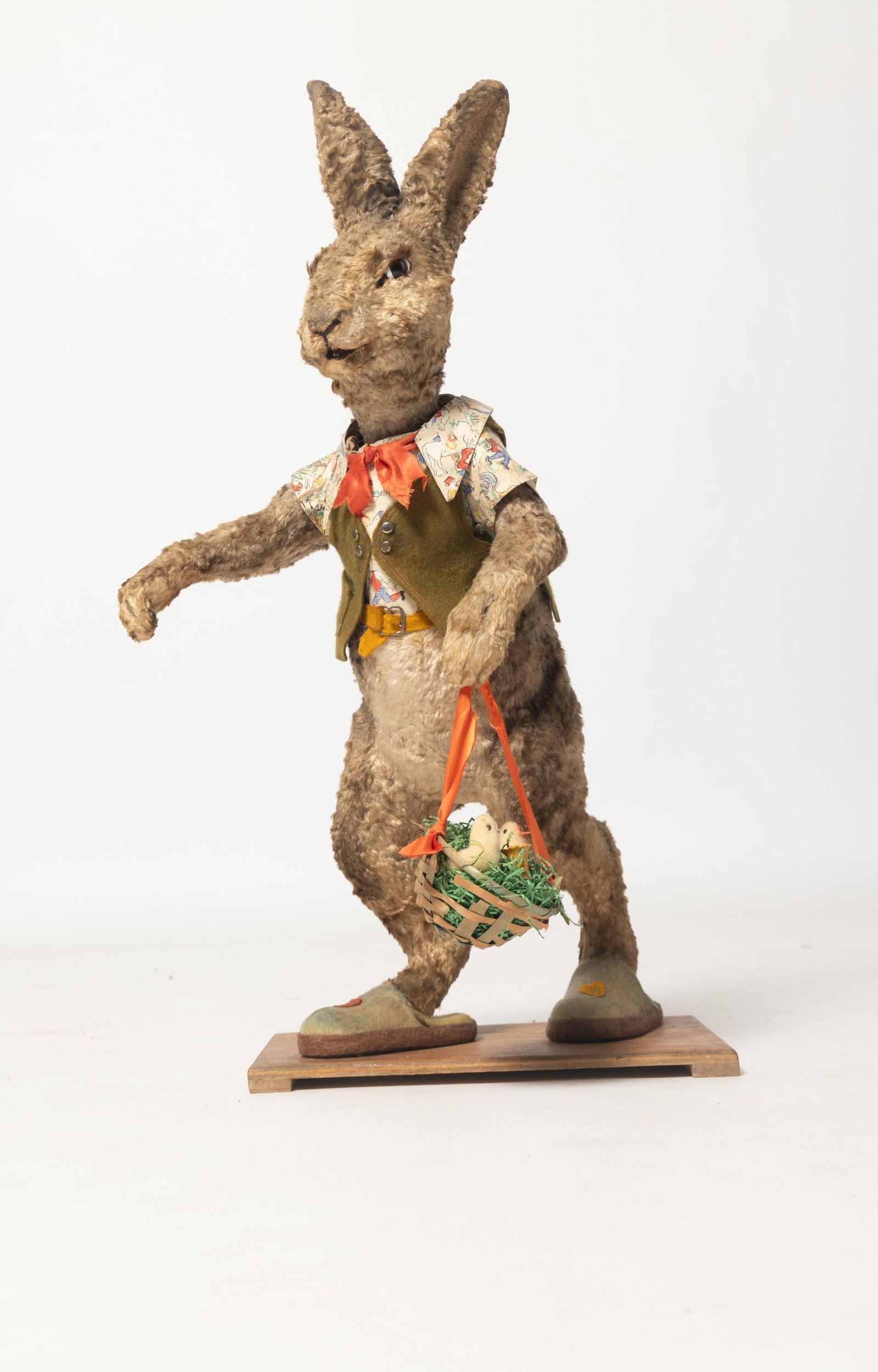 LARGE CLOCKWORK RABBIT MAN ON BASE.: LARGE CLOCKWORK RABBIT MAN ON BASE. Germany, early 20th Century. Large standing rabbit figure with a fur-covered body, glass eyes, articulated mouth, wearing a printed paper collared shirt, green