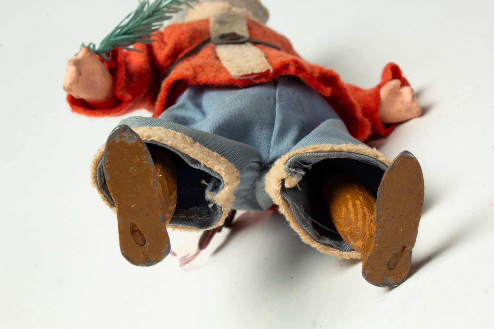 MECHANICAL WINDUP WALKING SANTA. - 3