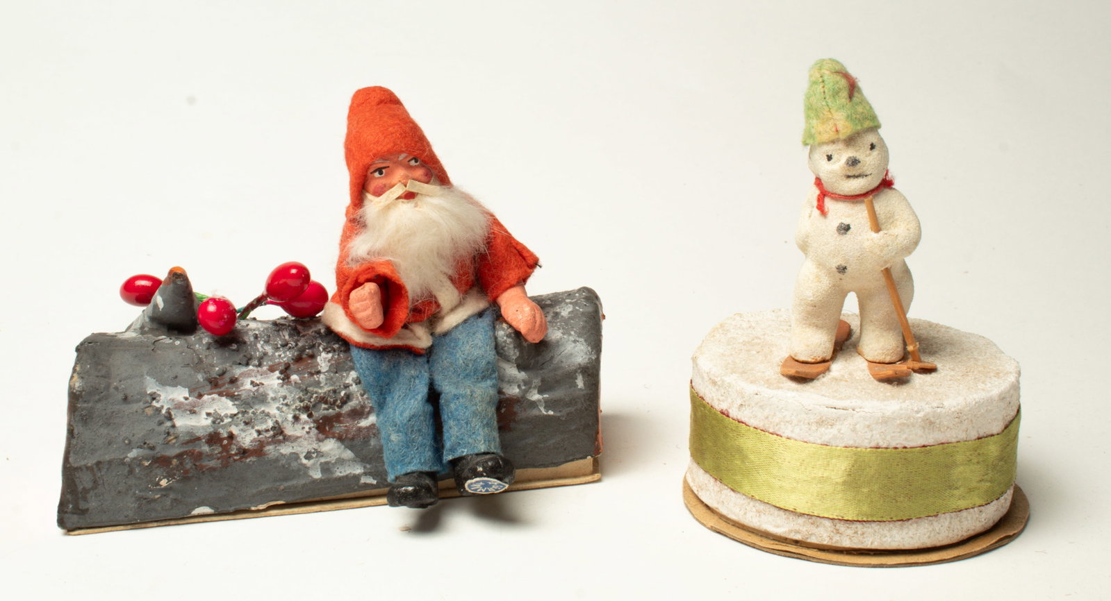 TWO WINTER THEMED CANDY CONTAINERS. (1 of 5)