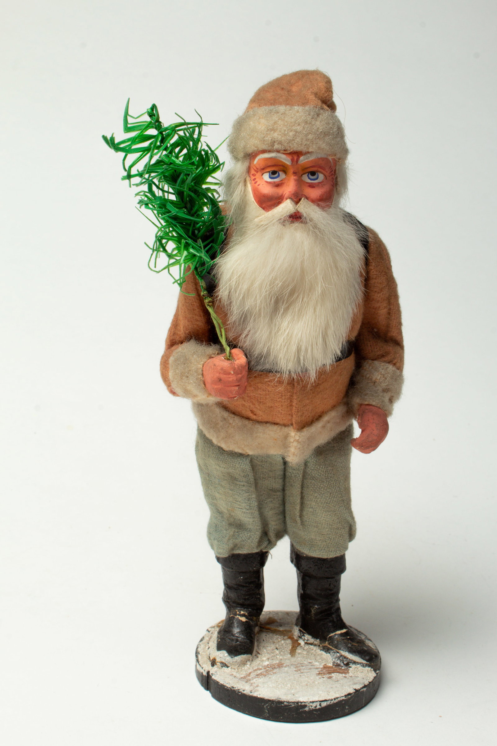 STANDING SANTA WITH A BASKET OF COTTON. (1 of 4)